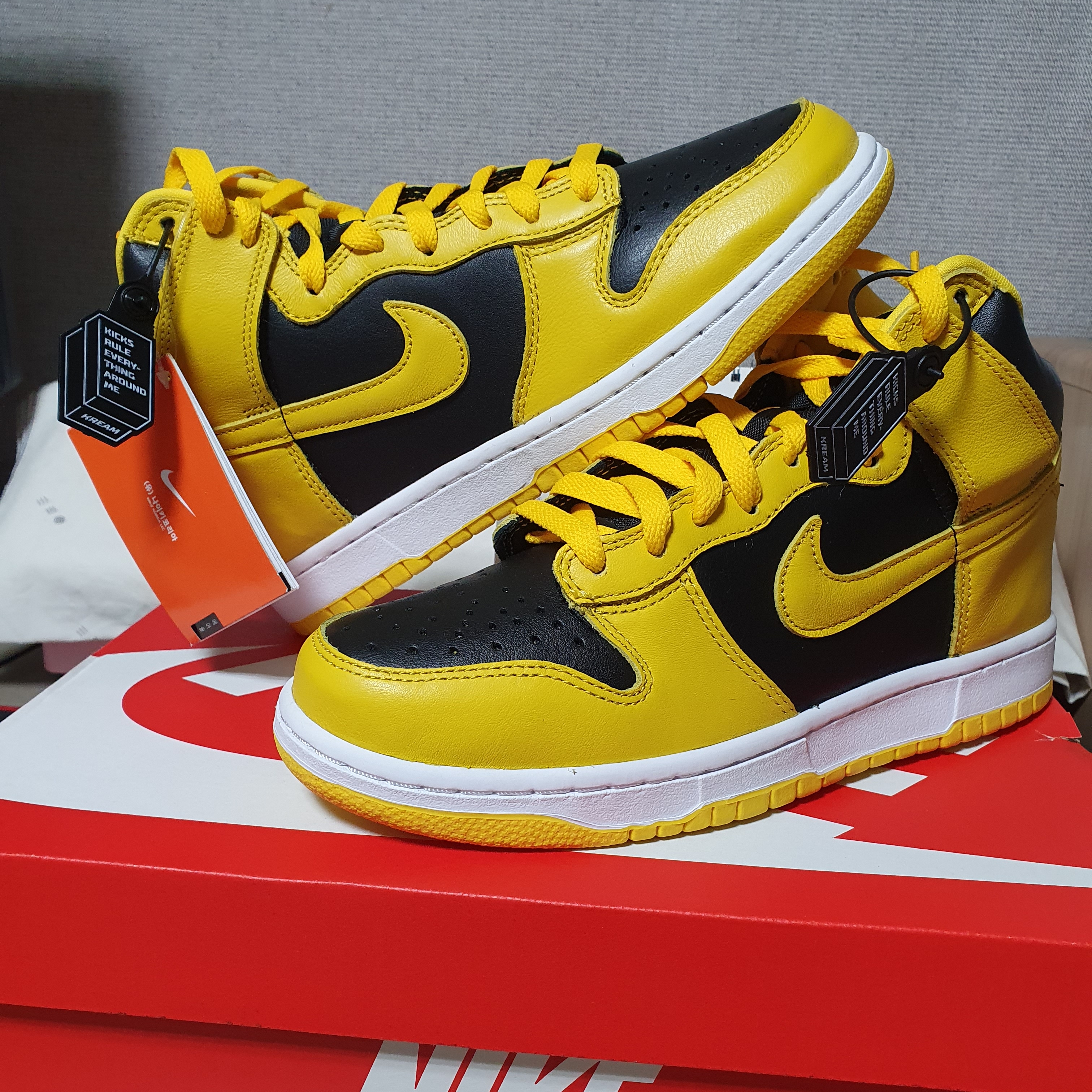 Nike Dunk High SP Varsity Maize 착용 스타일