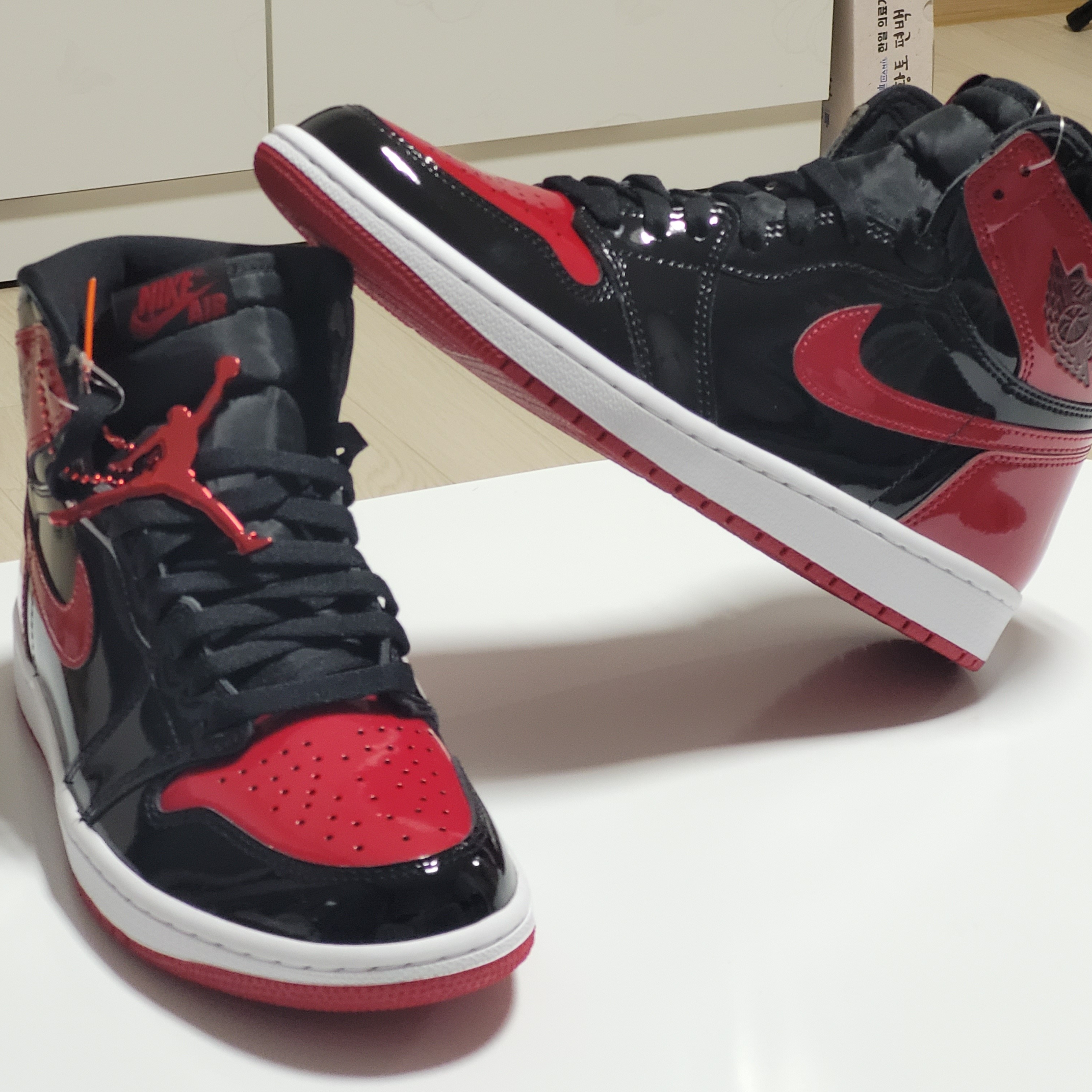 Jordan 1 Retro High OG Patent Bred 착용 스타일 - 2