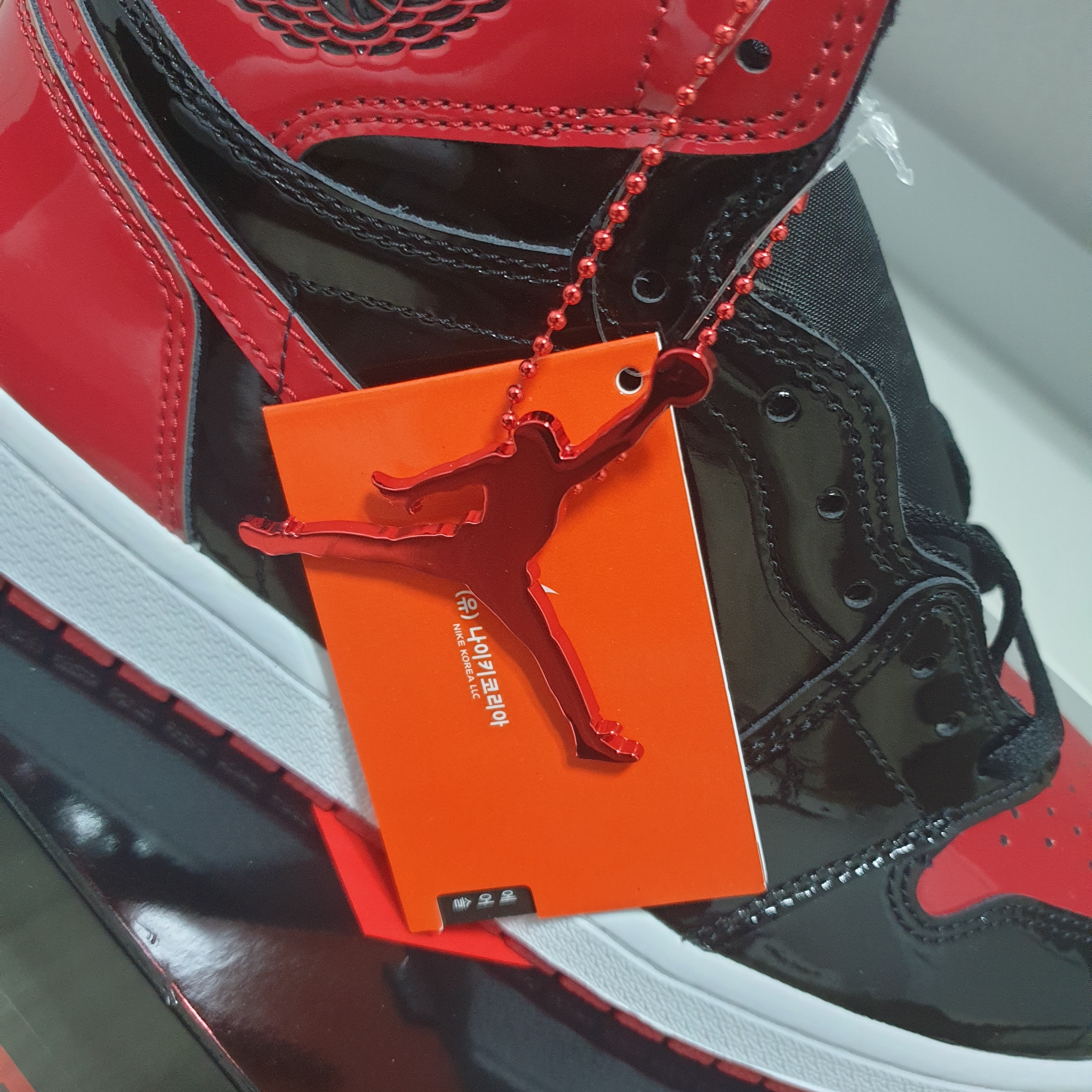 Jordan 1 Retro High OG Patent Bred 착용 스타일 - 2