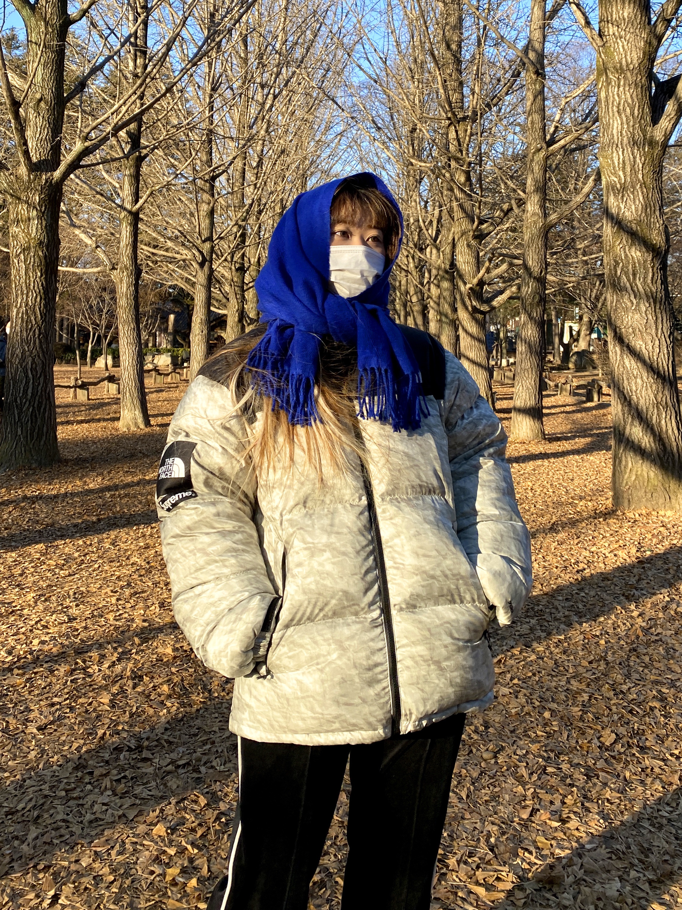 Supreme x The North Face Paper Print Nuptse Jacket - 19FW 착용 스타일 - 3