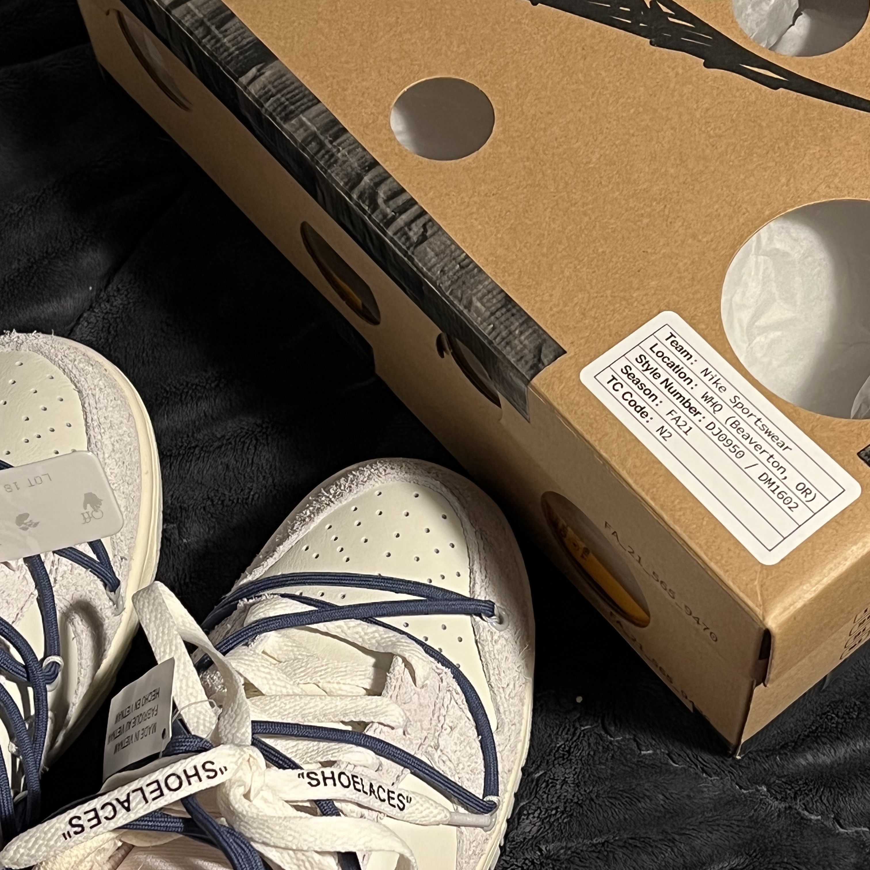 Jordan 1 x Travis Scott x Fragment Retro Low OG SP Military Blue, Nike x Off-White Dunk Low The 50 - Lot 18 착용 스타일 - 2