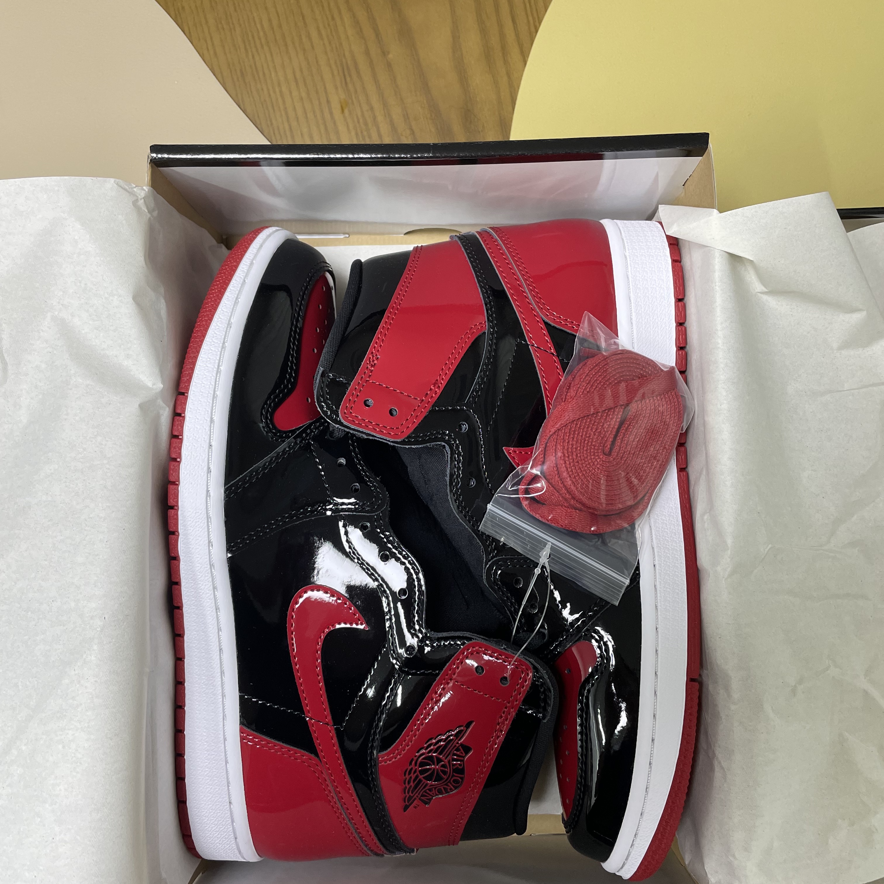 Jordan 1 Retro High OG Patent Bred 착용 스타일 - 2