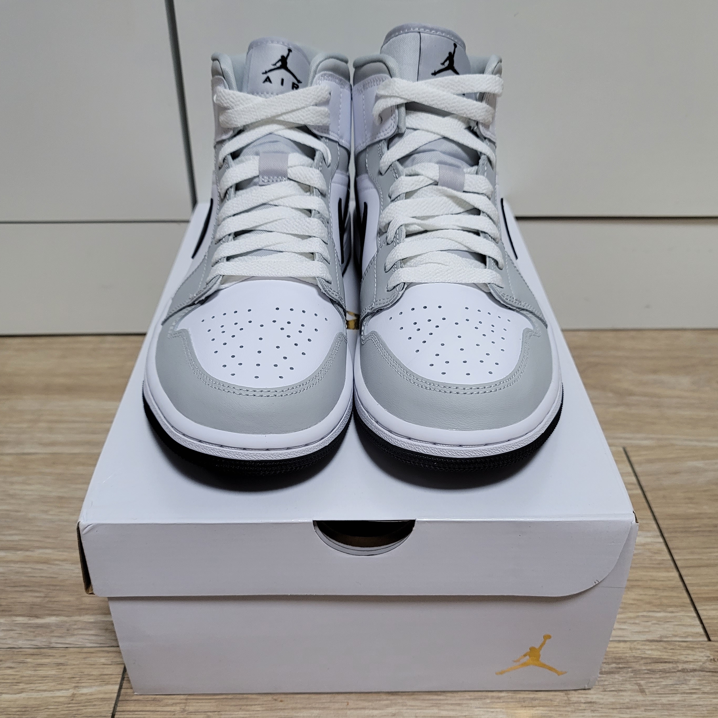 (W) Jordan 1 Mid Wolf Grey 착용 스타일 - 2