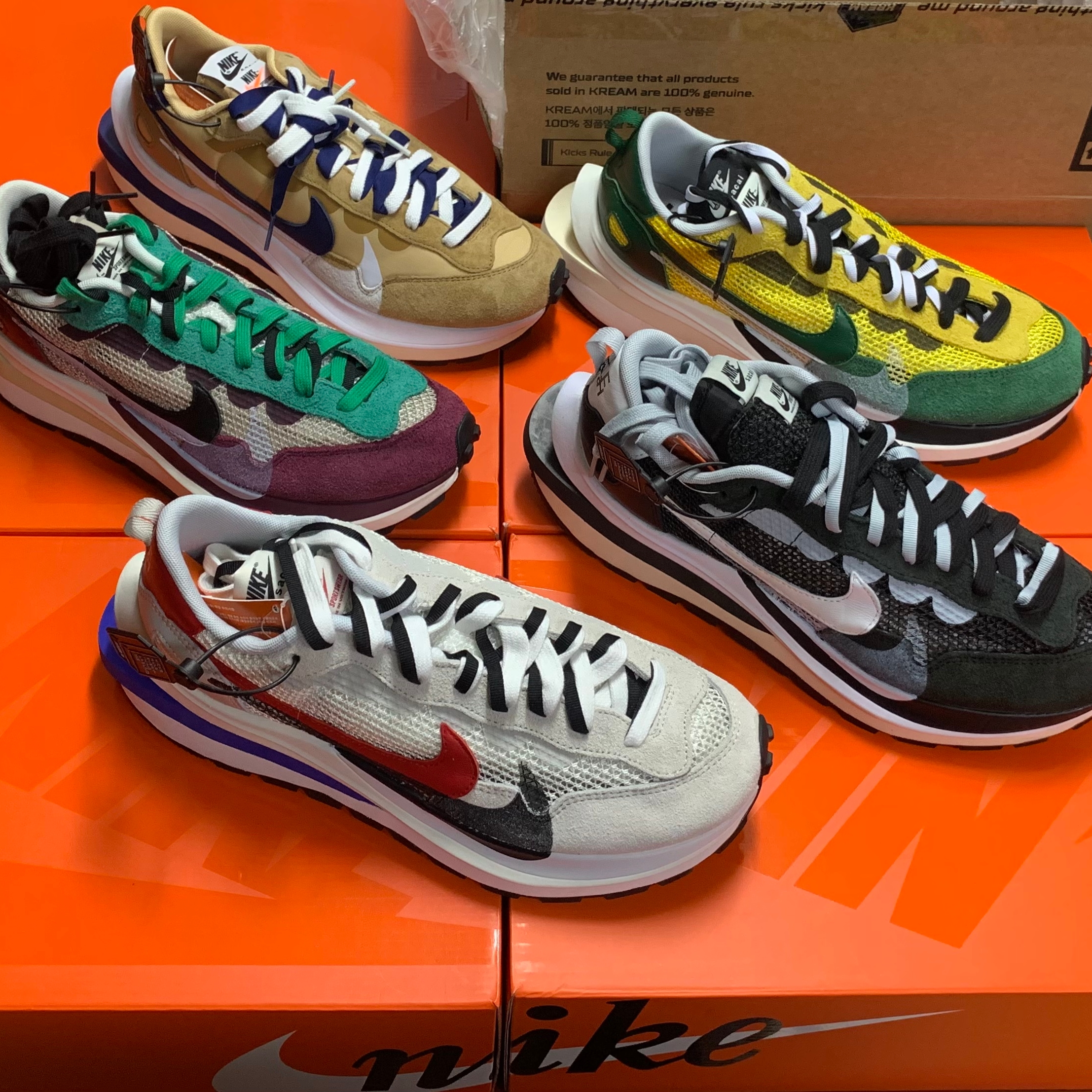 Nike x Sacai VaporWaffle Royal Fuchsia, Nike x Sacai VaporWaffle Sesame and Blue Void 착용 스타일