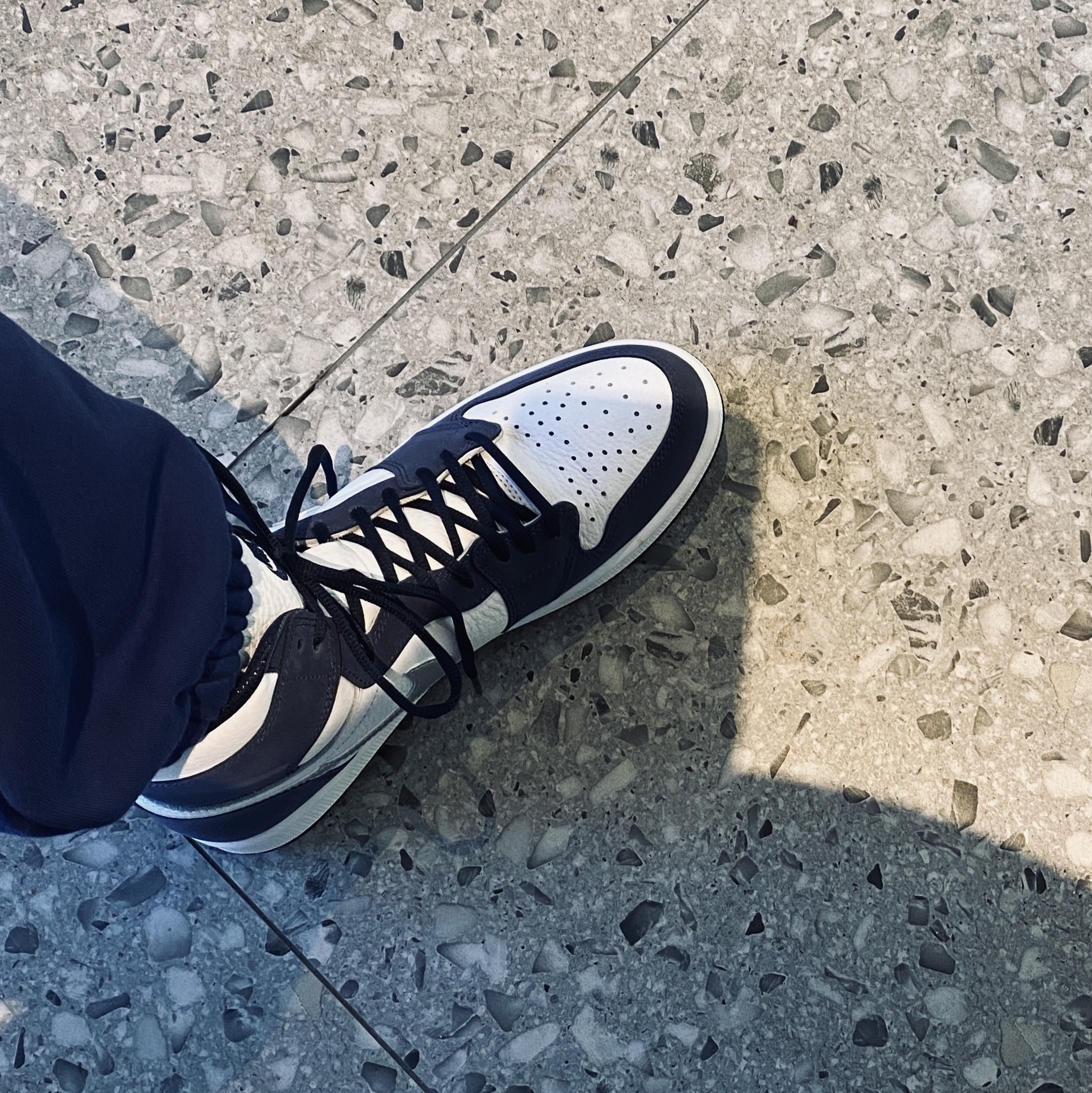 Jordan 1 Retro High OG CO.JP Midnight Navy 착용 스타일 - 3