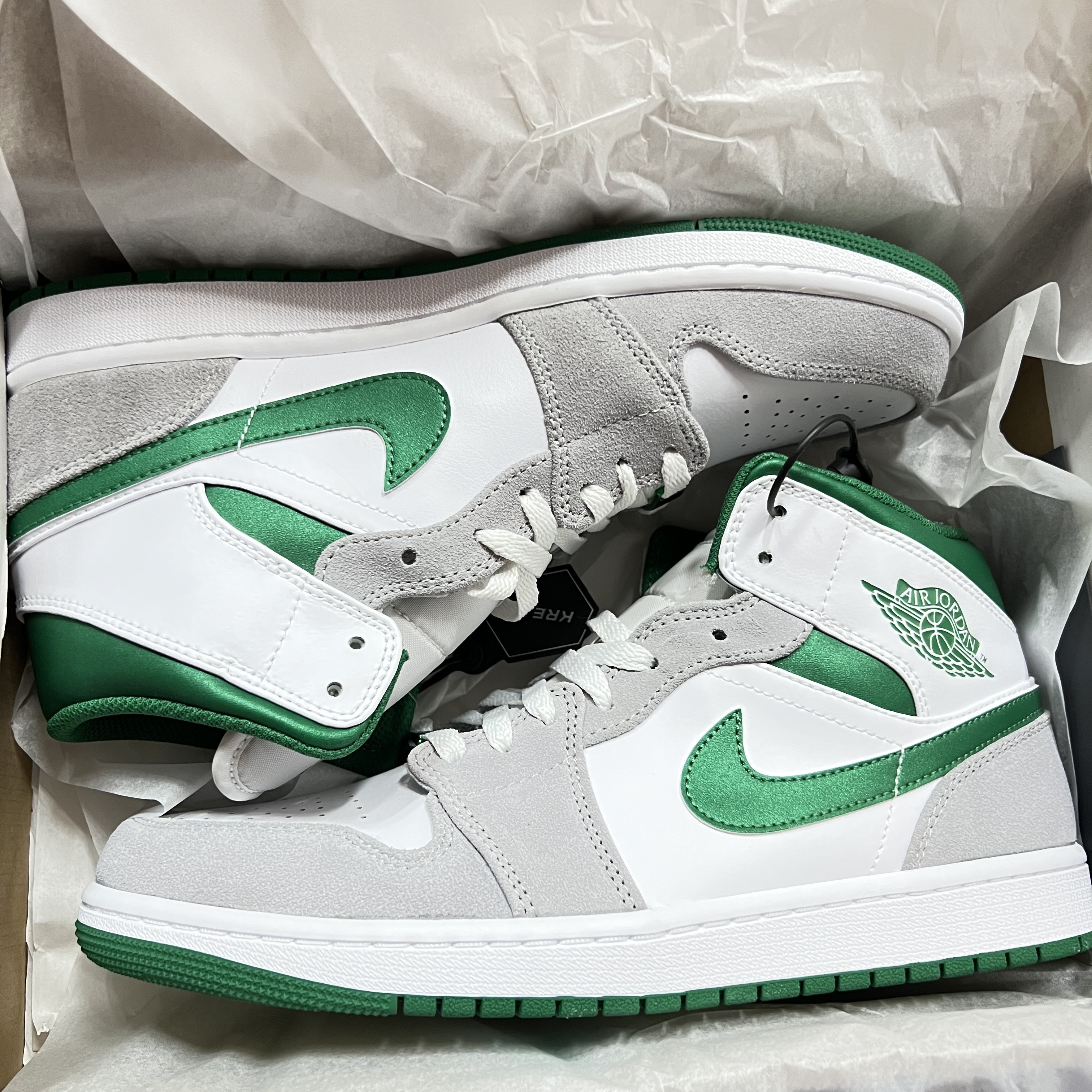 Jordan 1 Mid SE Pine Green Light Smoke Grey 착용 스타일