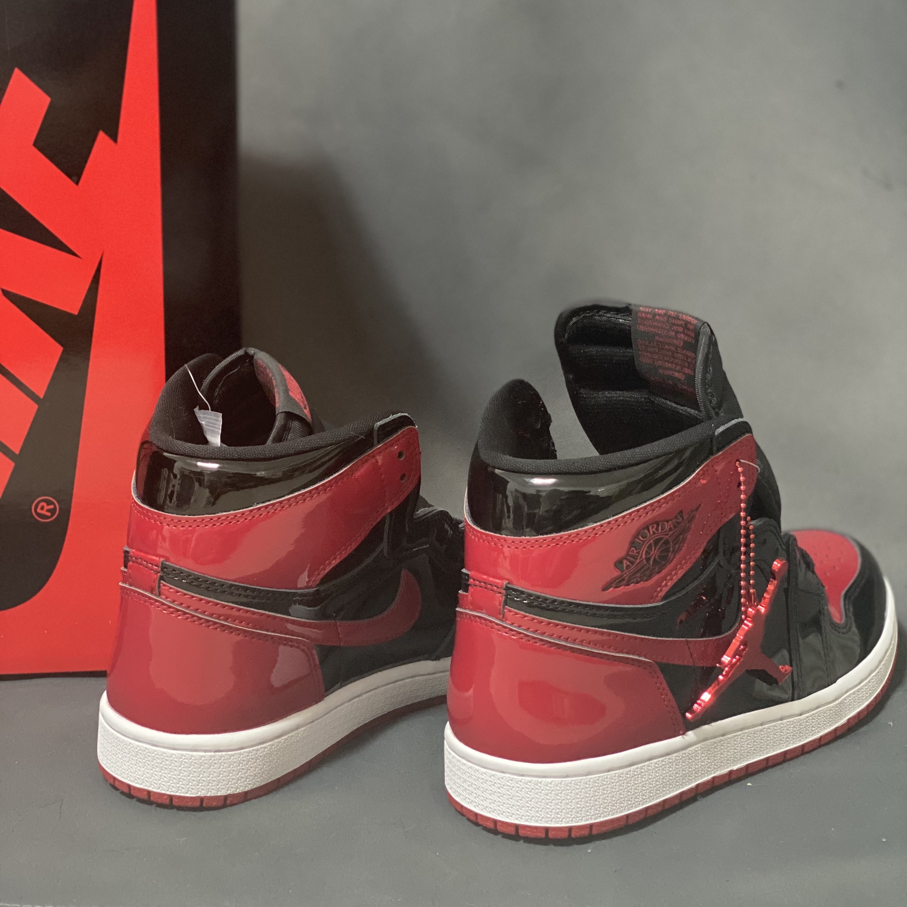 Jordan 1 Retro High OG Patent Bred 착용 스타일 - 5