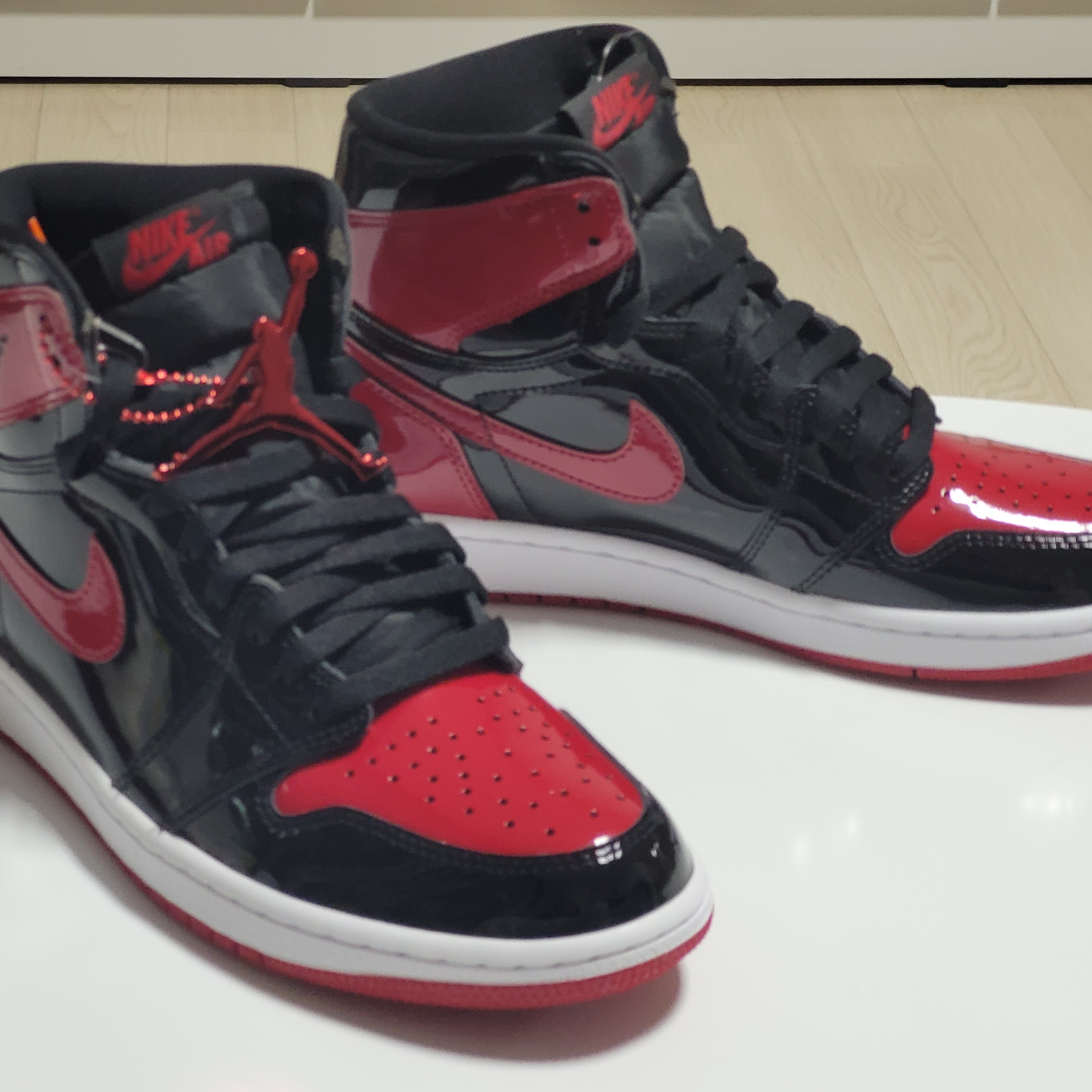Jordan 1 Retro High OG Patent Bred 착용 스타일 - 1