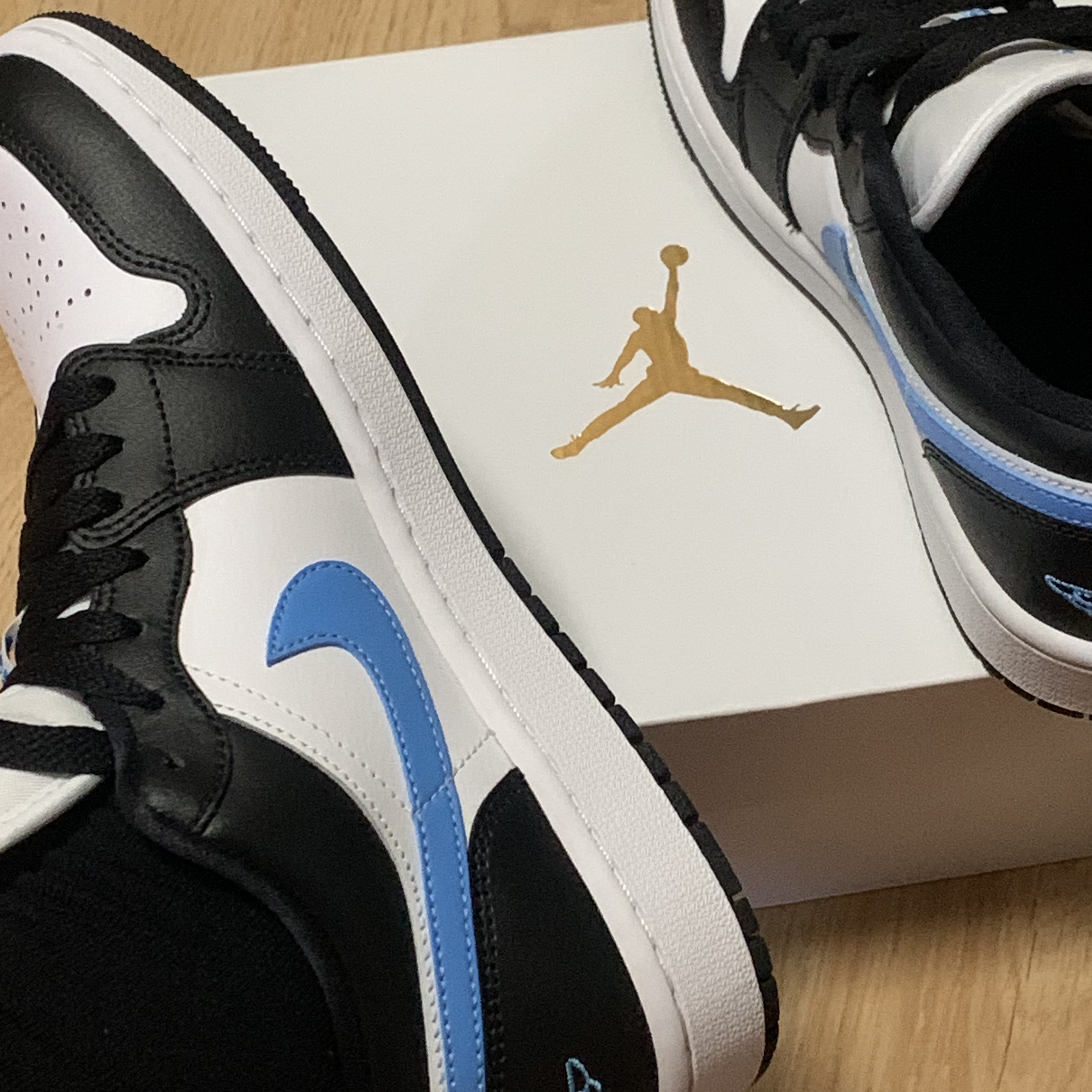 (W) Jordan 1 Low Black University Blue 착용 스타일 - 2