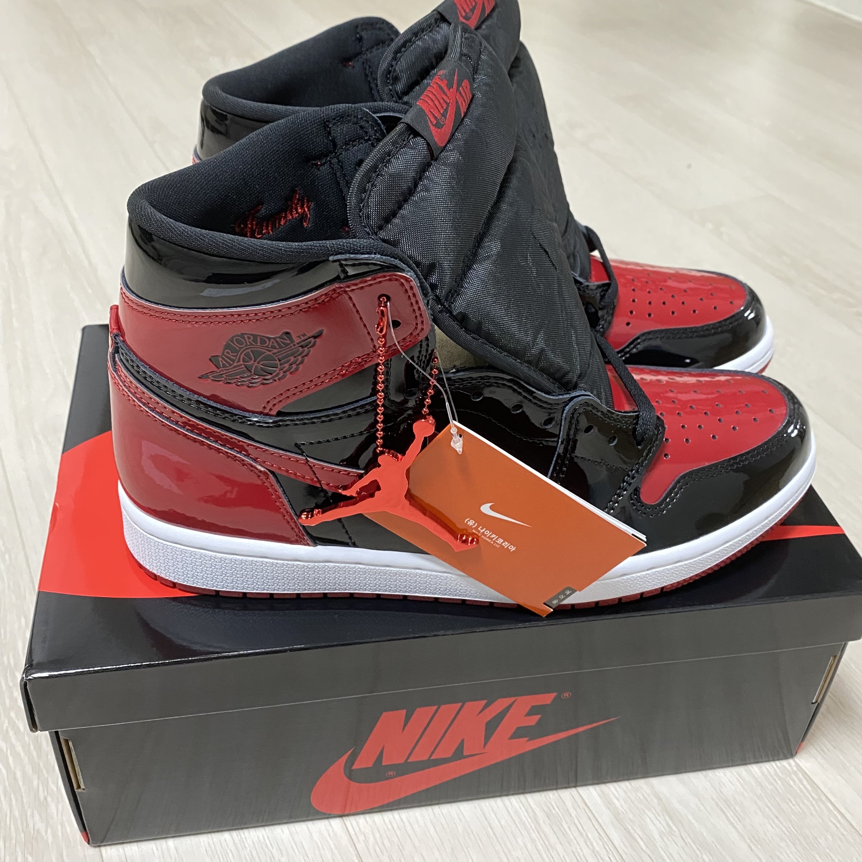 Jordan 1 Retro High OG Patent Bred 착용 스타일 - 1