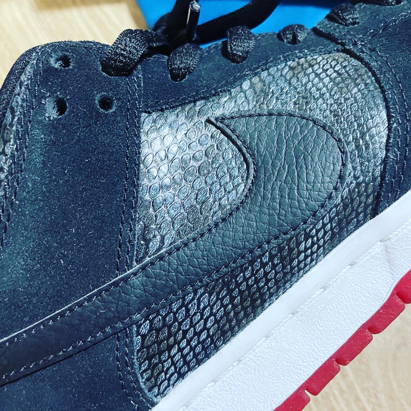 Nike Dunk Low Premium SB Snakeskin 착용 스타일 - 3