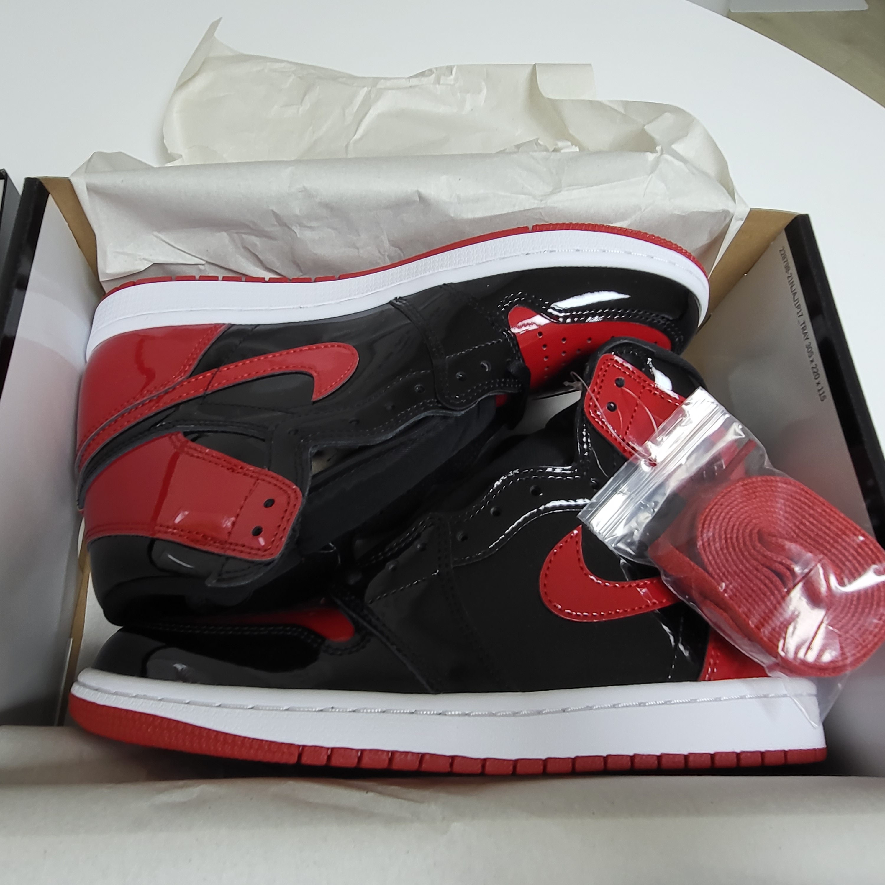 Jordan 1 Retro High OG Patent Bred 착용 스타일 - 1
