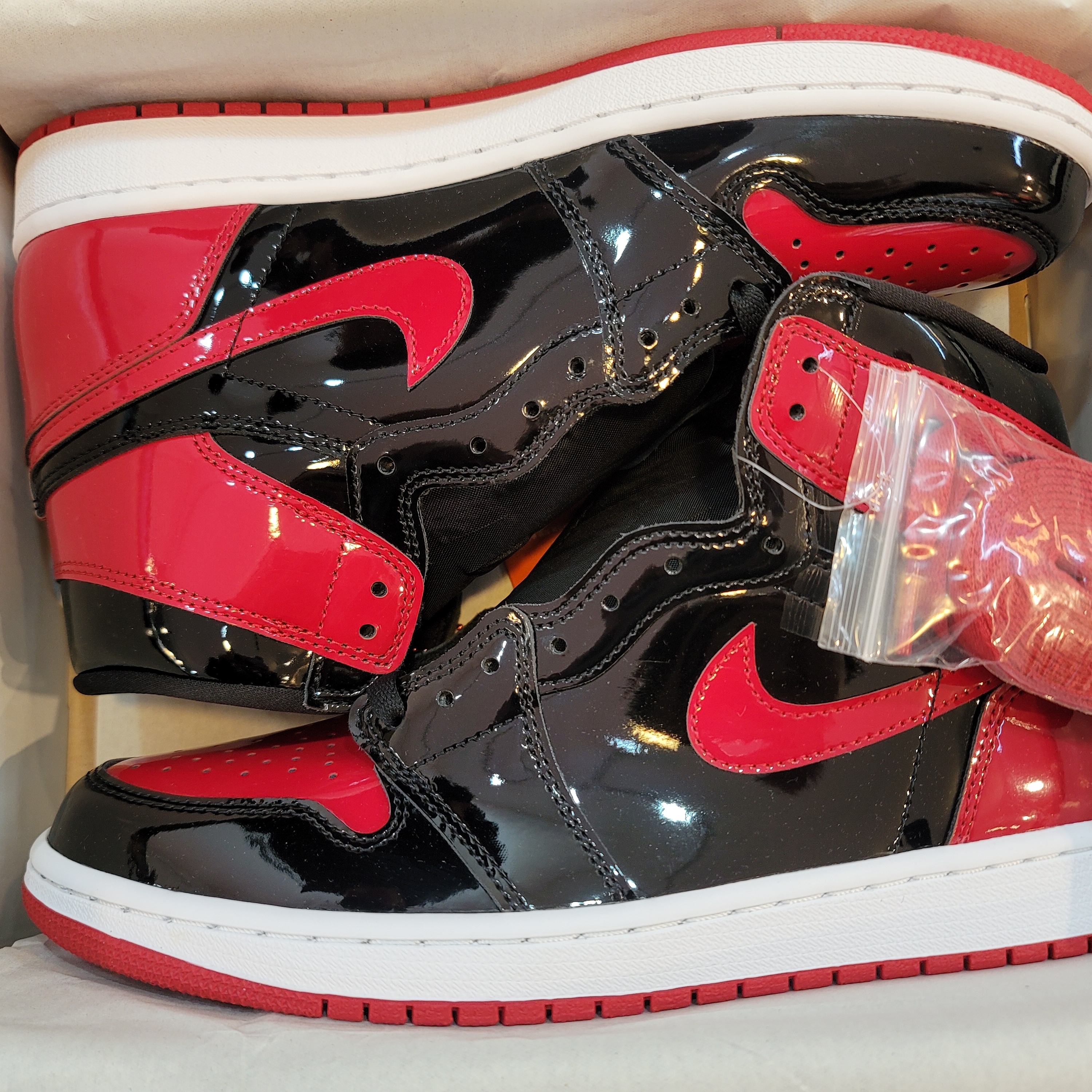 Jordan 1 Retro High OG Patent Bred 착용 스타일 - 2
