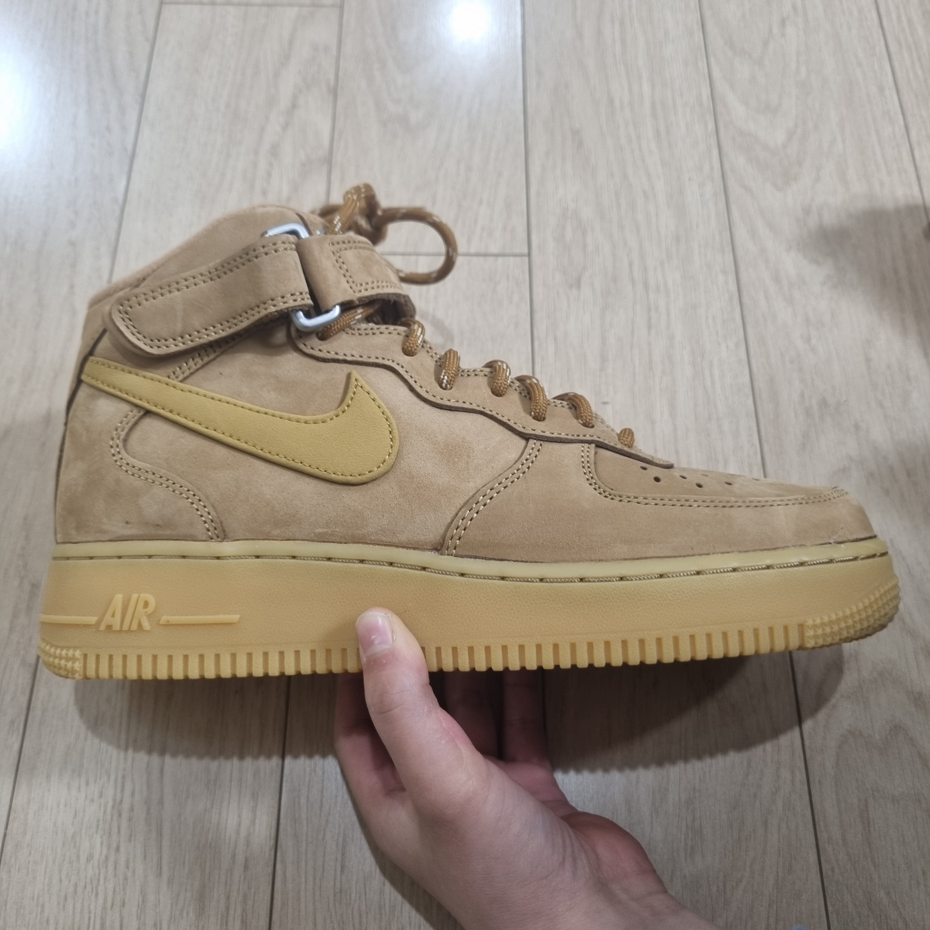 Nike Air Force 1 Mid '07 WB Flax 착용 스타일 - 2