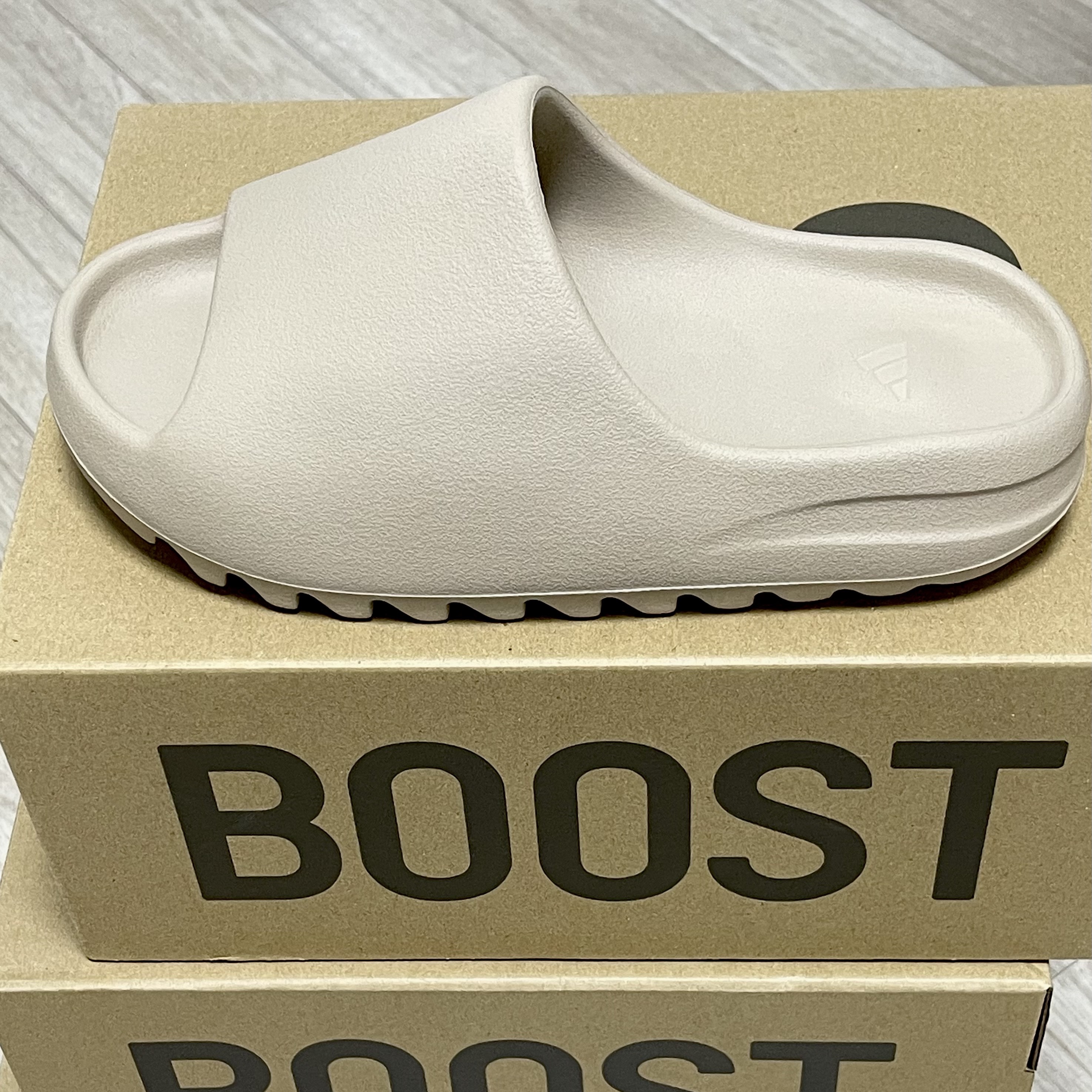 Adidas Yeezy Slide Pure - Re-Release Ver. 착용 스타일 - 2