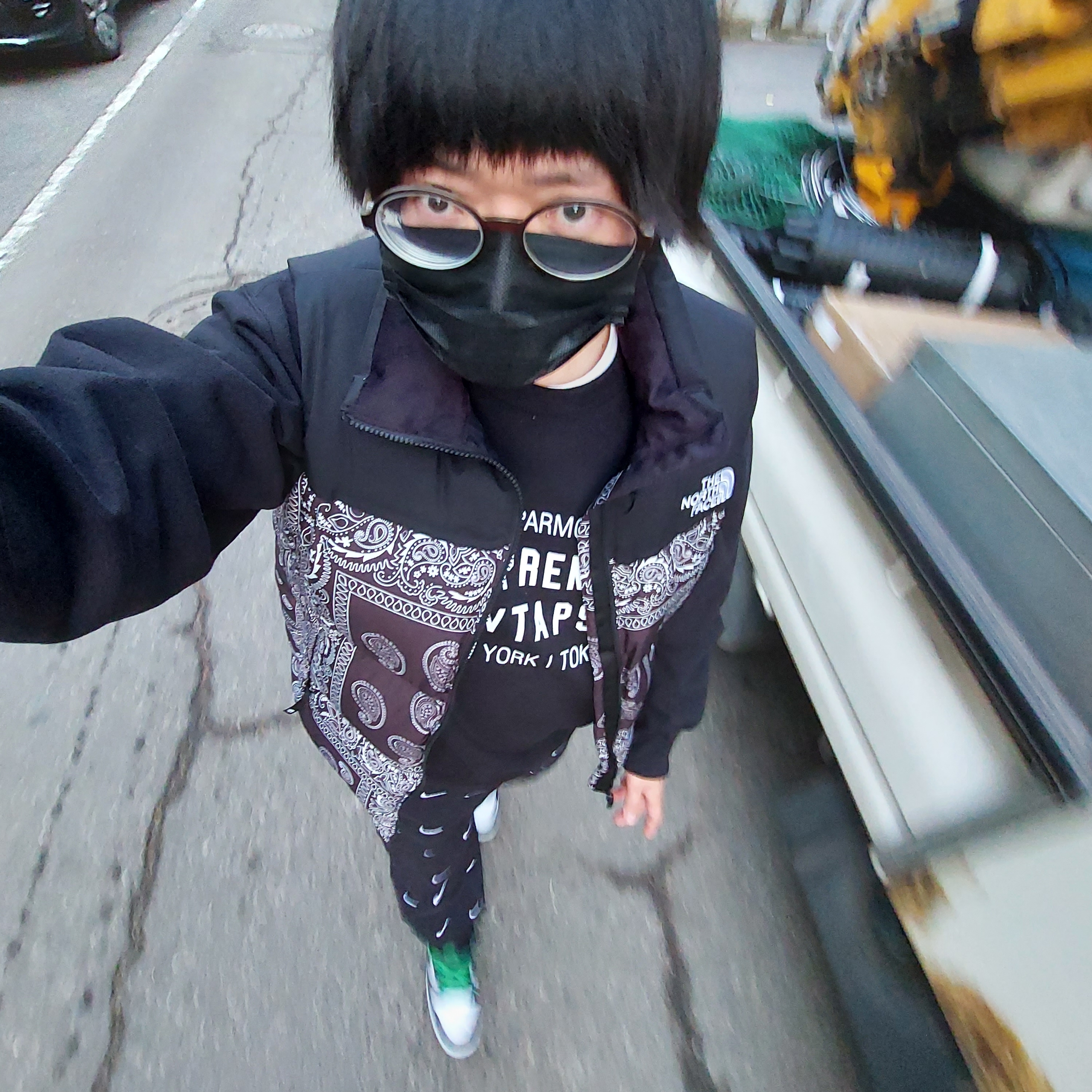 Supreme x WTAPS Crewneck Black - 21FW, The North Face Nuptse Down Vest Black 착용 스타일