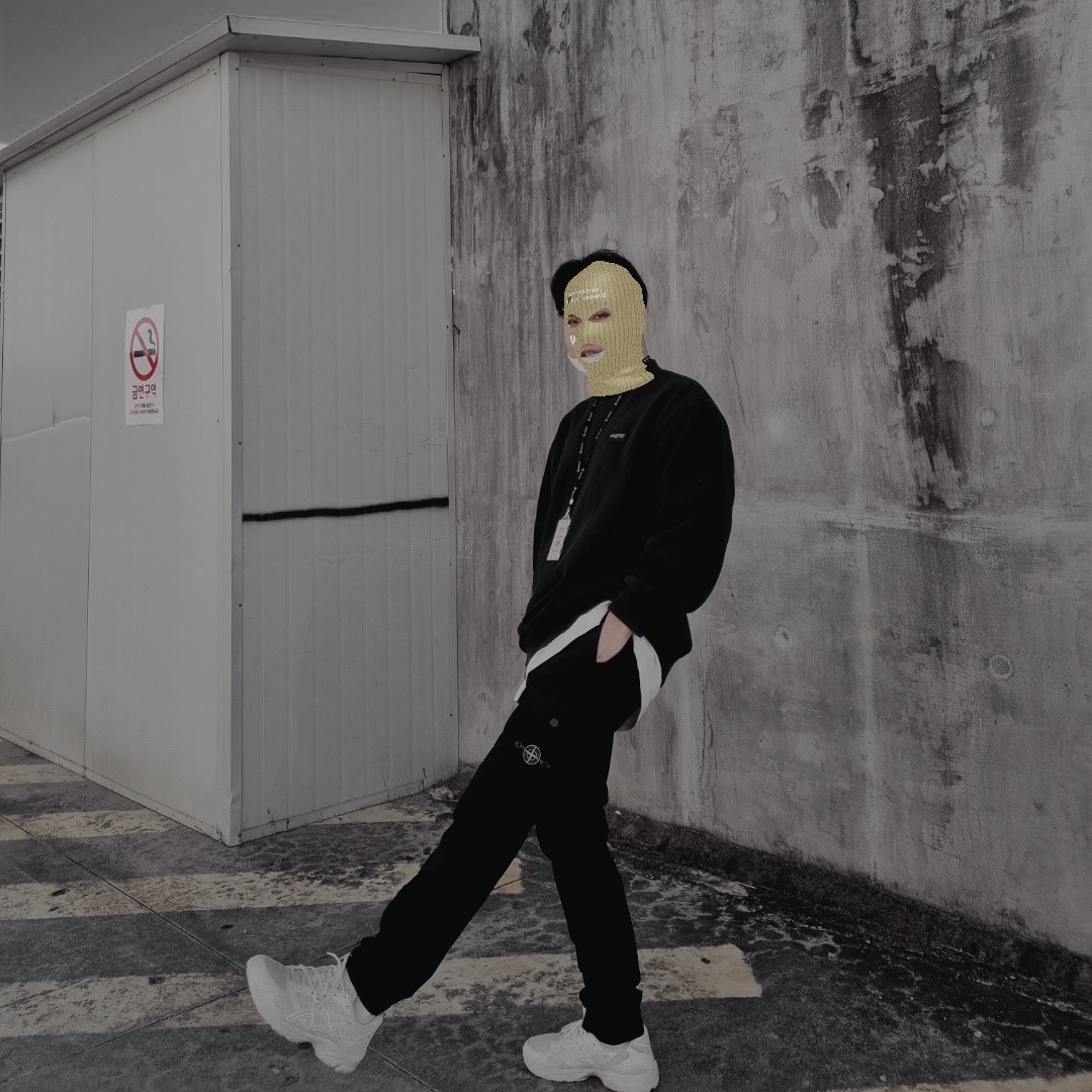 Stone Island 313L1 Old Dye Treatment Cargo Pants Black - 21FW 착용 스타일