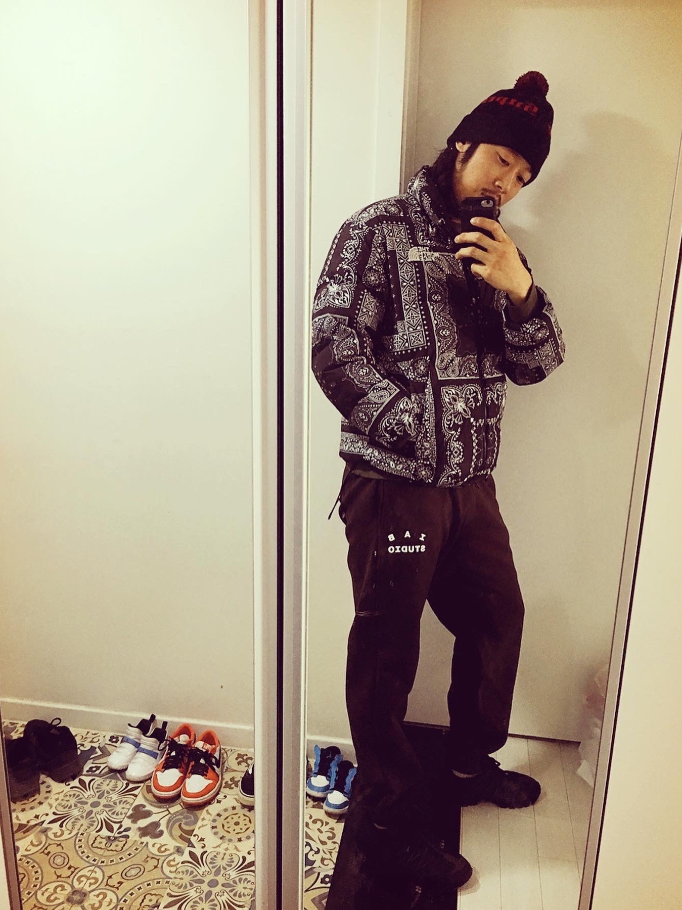IAB Studio Sweatpants Brown, The North Face Novelty Lofty Down Jacket Real Black 착용 스타일 - 2