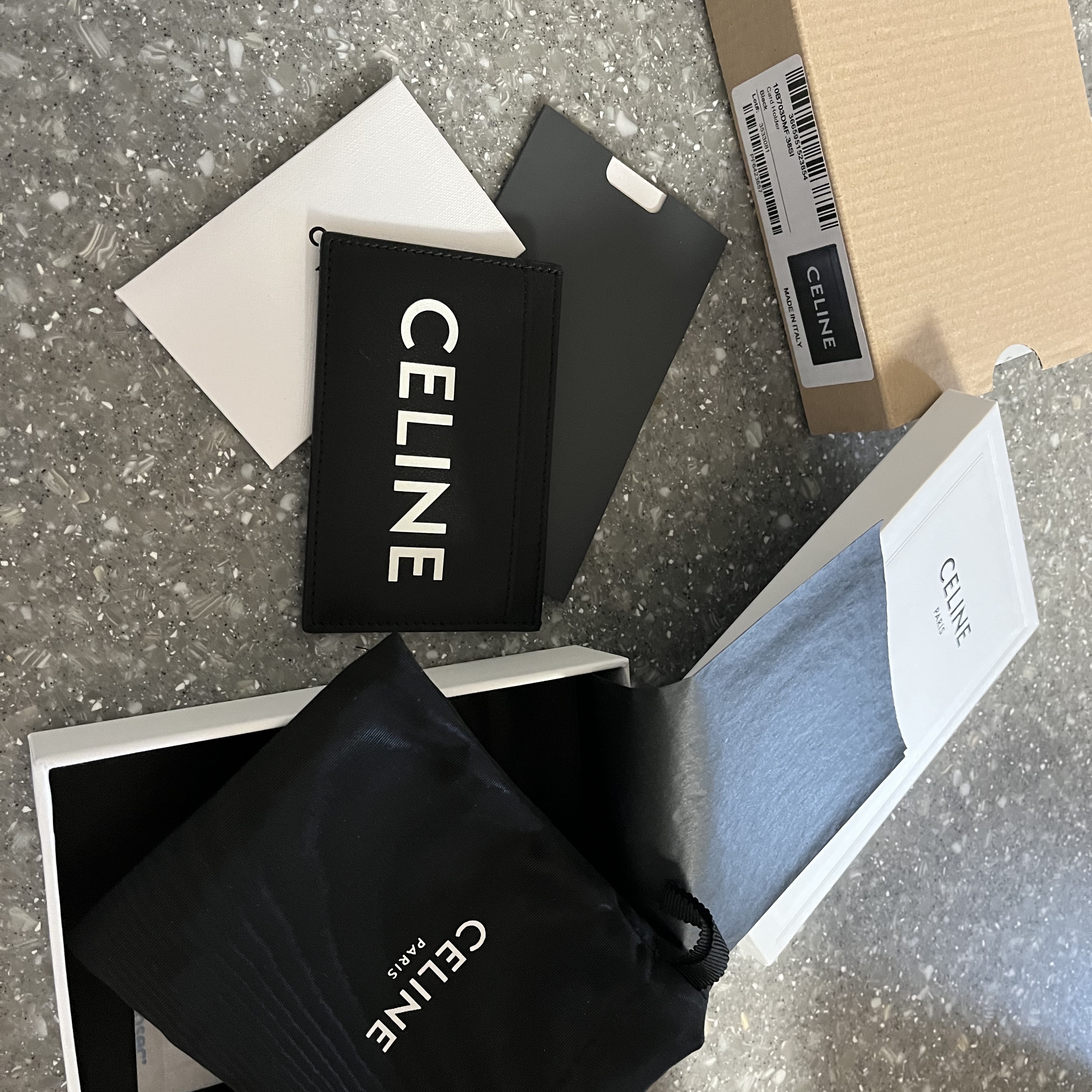 Celine Card Holder Black 착용 스타일