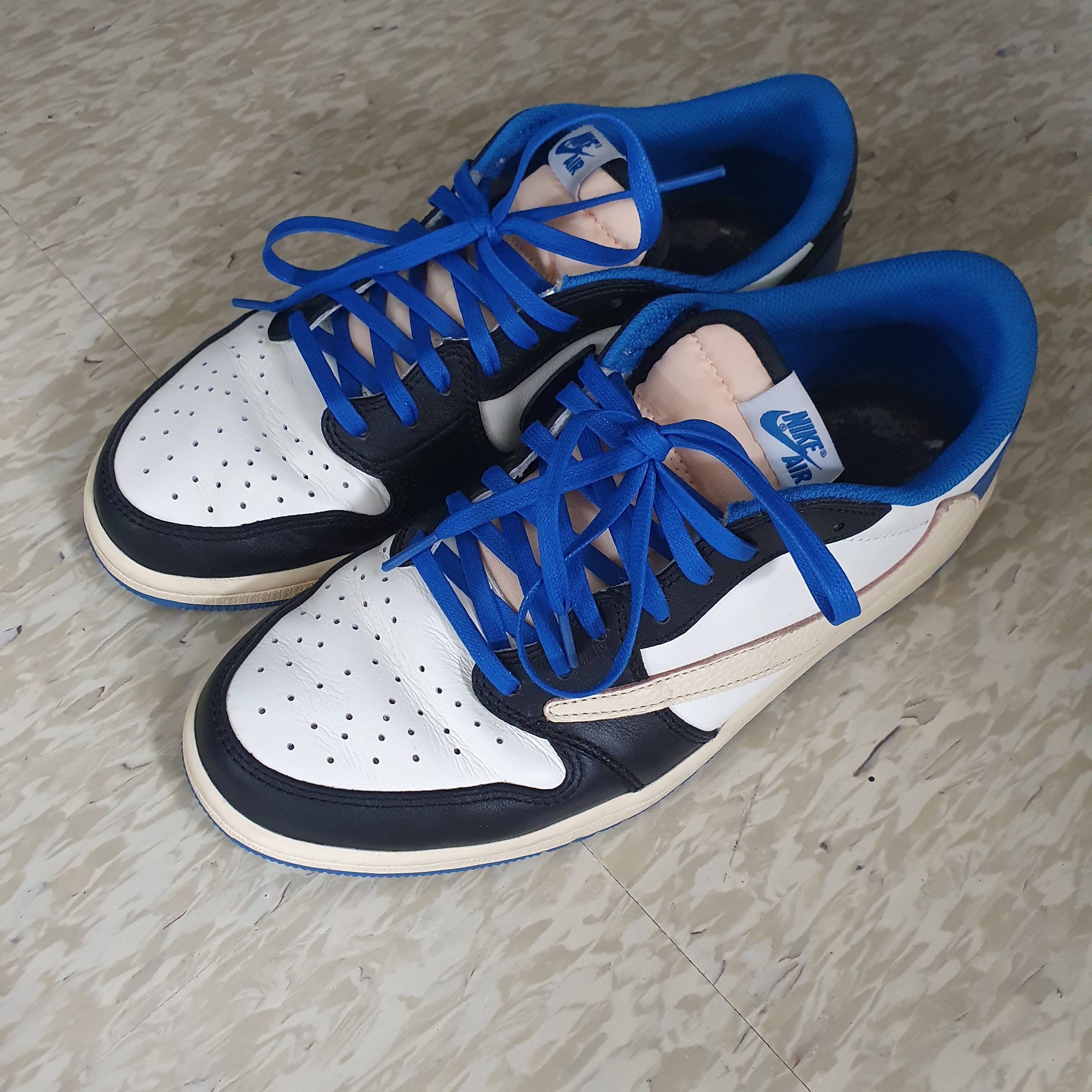 Jordan 1 x Travis Scott x Fragment Retro Low OG SP Military Blue 착용 스타일 - 1