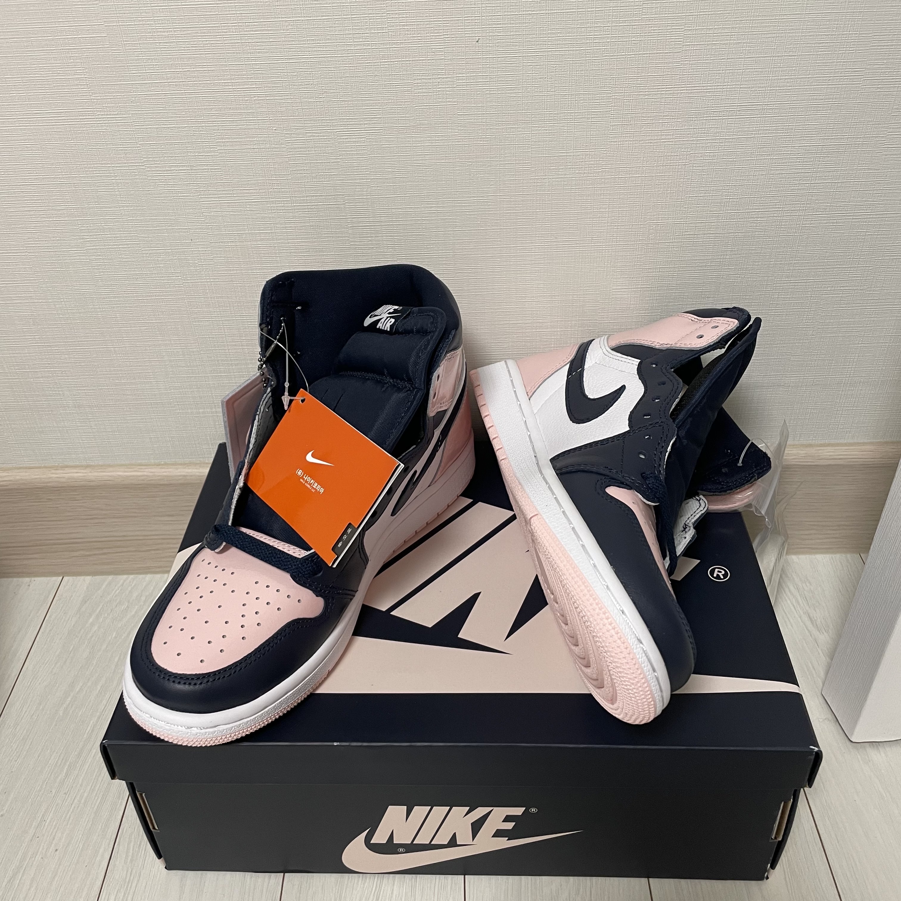 (W) Jordan 1 Retro High OG Atmosphere 착용 스타일
