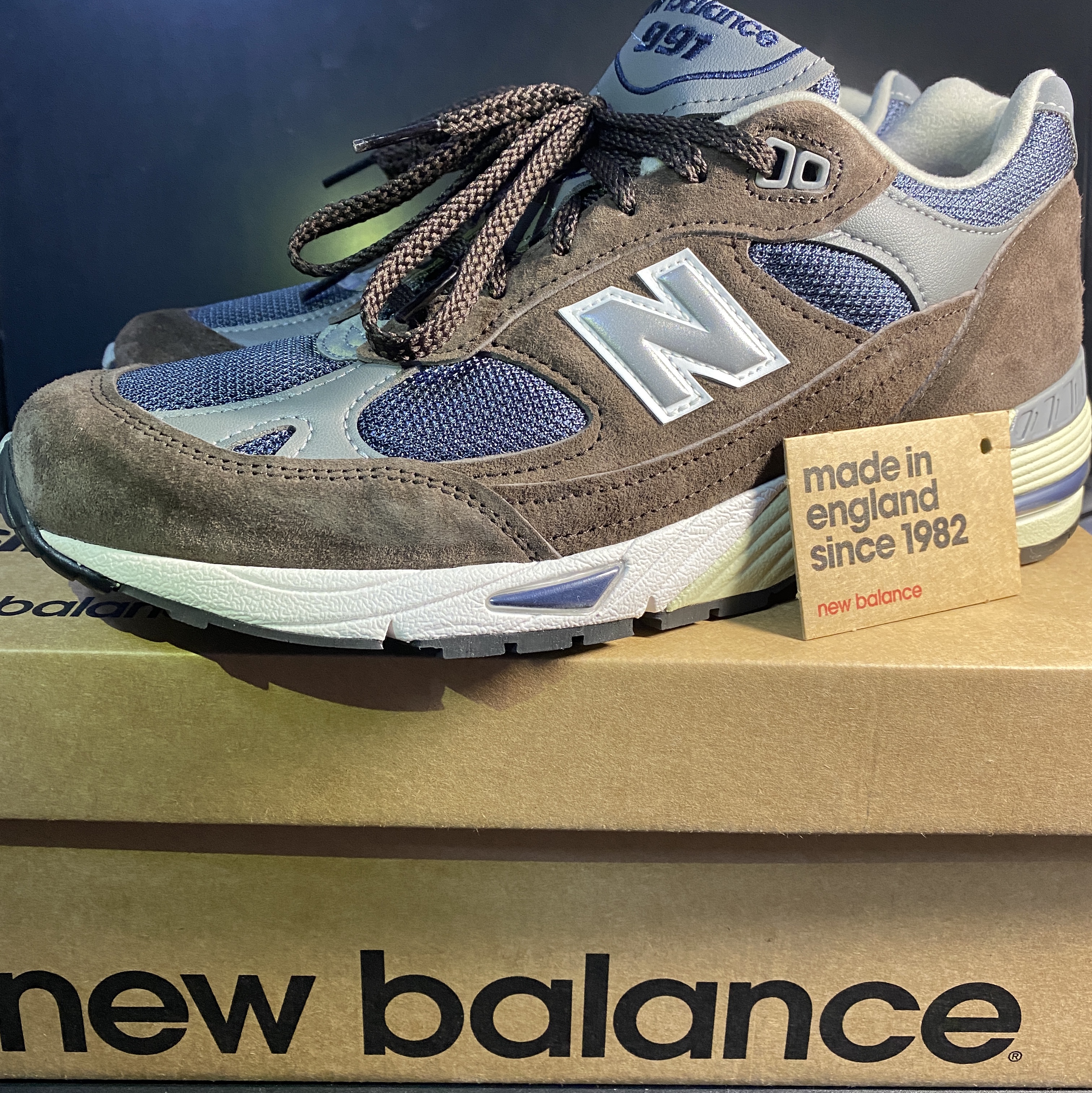 New Balance 991 Made in UK Brown 착용 스타일 - 1