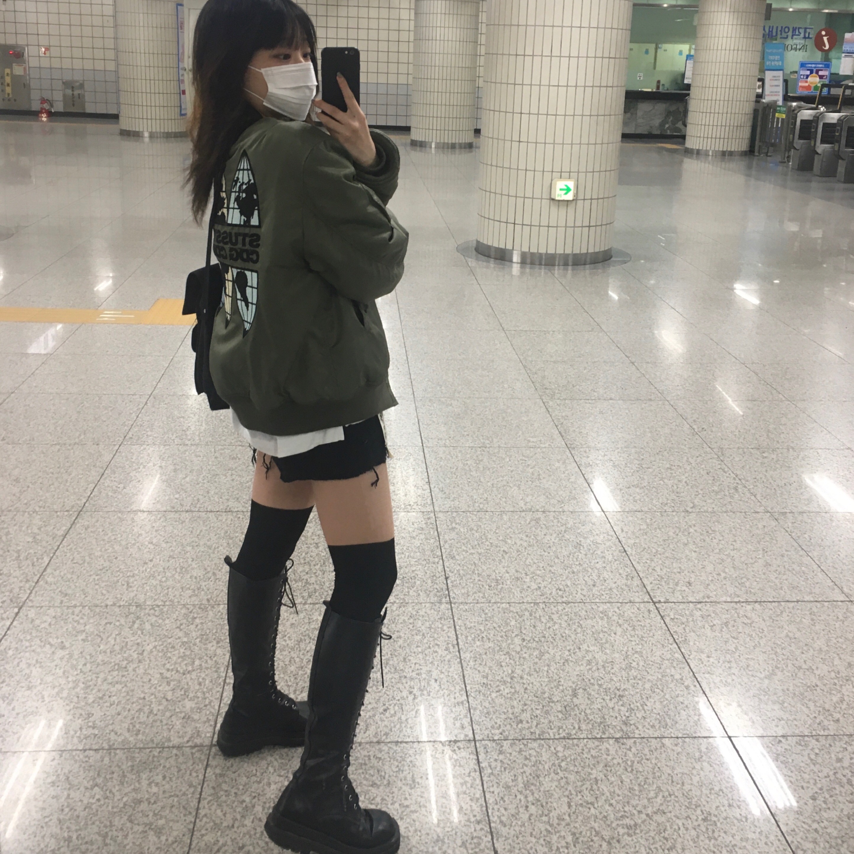 Stussy x CDG MA-1 Jacket Olive 착용 스타일 - 1