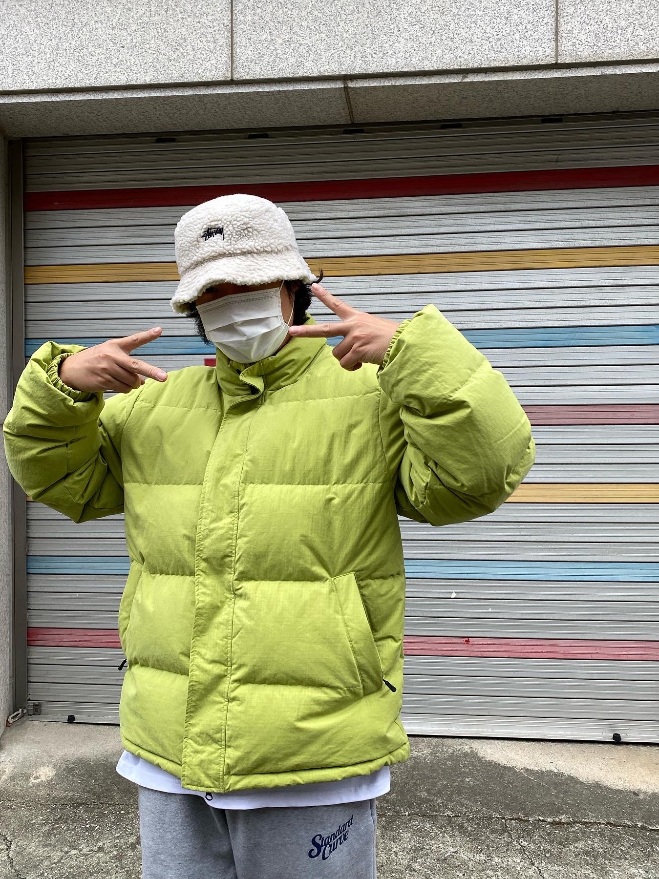 New Balance x JJJJound 992 Made in USA Mossy Green, Stussy Sherpa Bucket Hat Oatmeal 착용 스타일 - 4