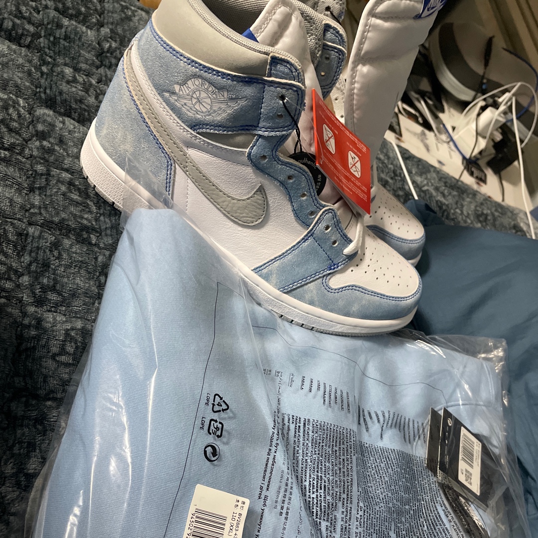 Jordan 1 Retro High OG Hyper Royal 착용 스타일