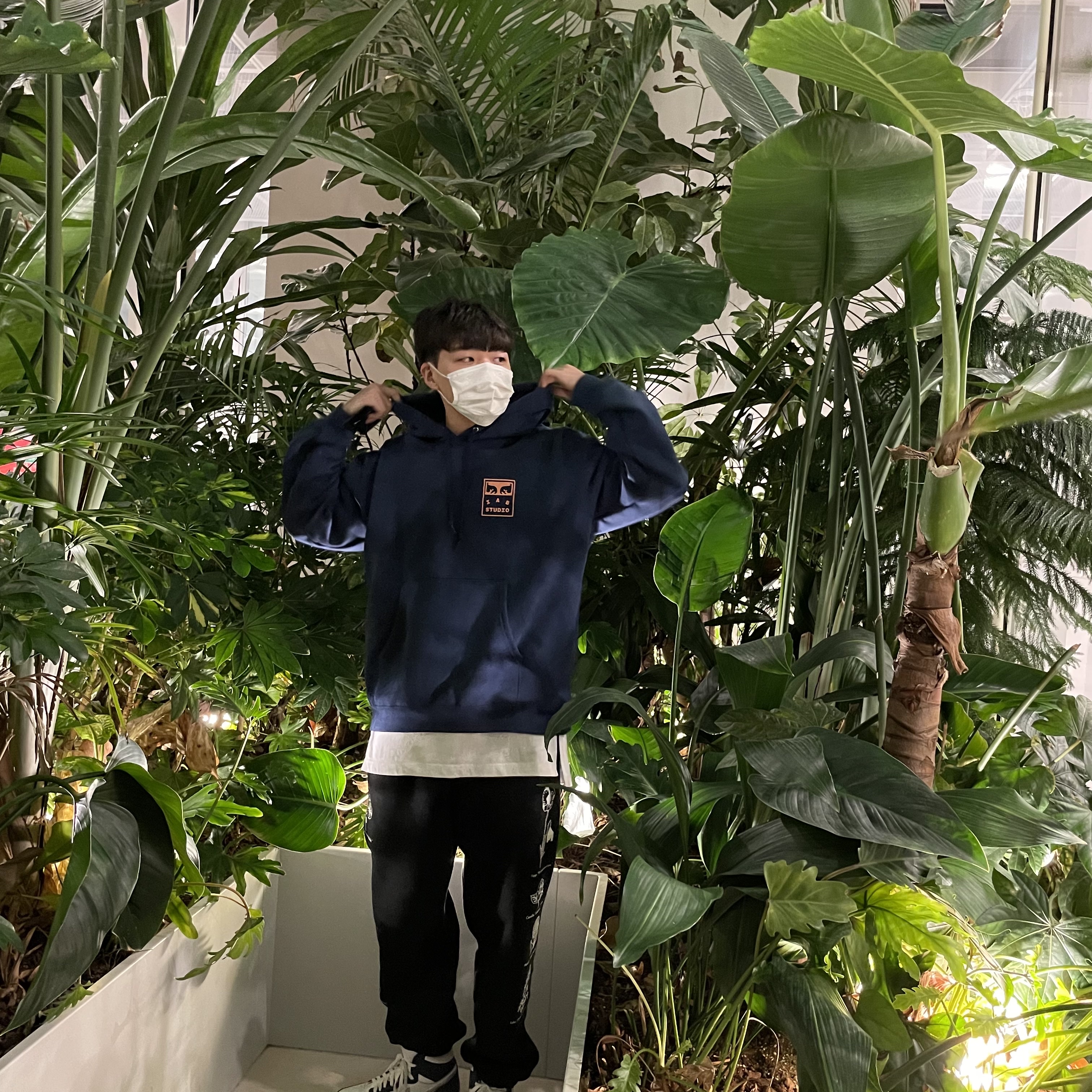 IAB Studio x Obey Eyes Icon Hoodie Oceana, Jordan 1 Retro High OG CO.JP Midnight Navy 착용 스타일 - 1
