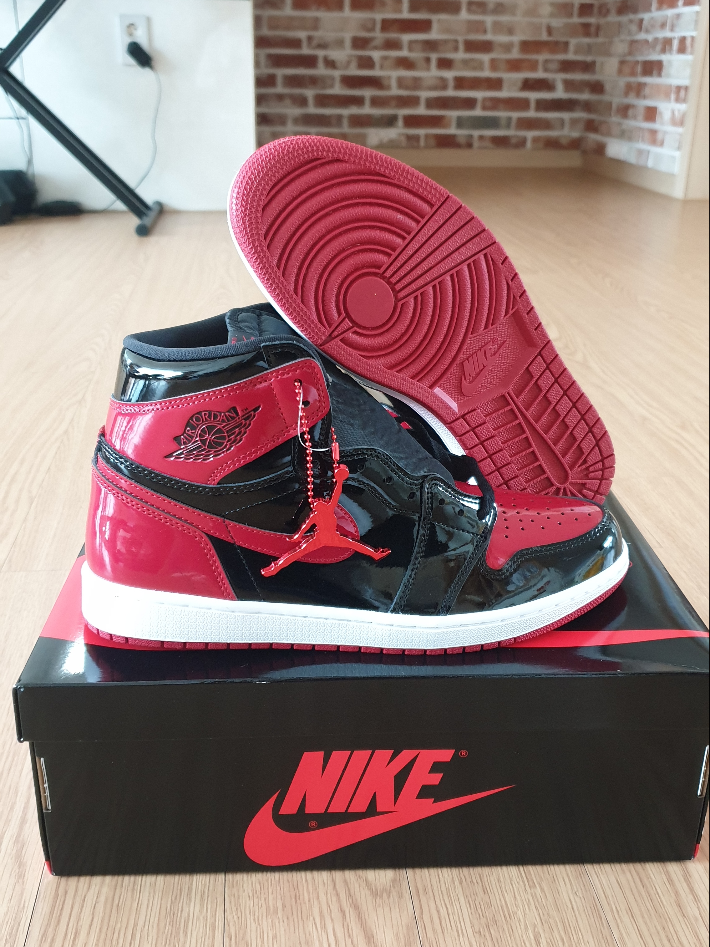 Jordan 1 Retro High OG Patent Bred 착용 스타일 - 1