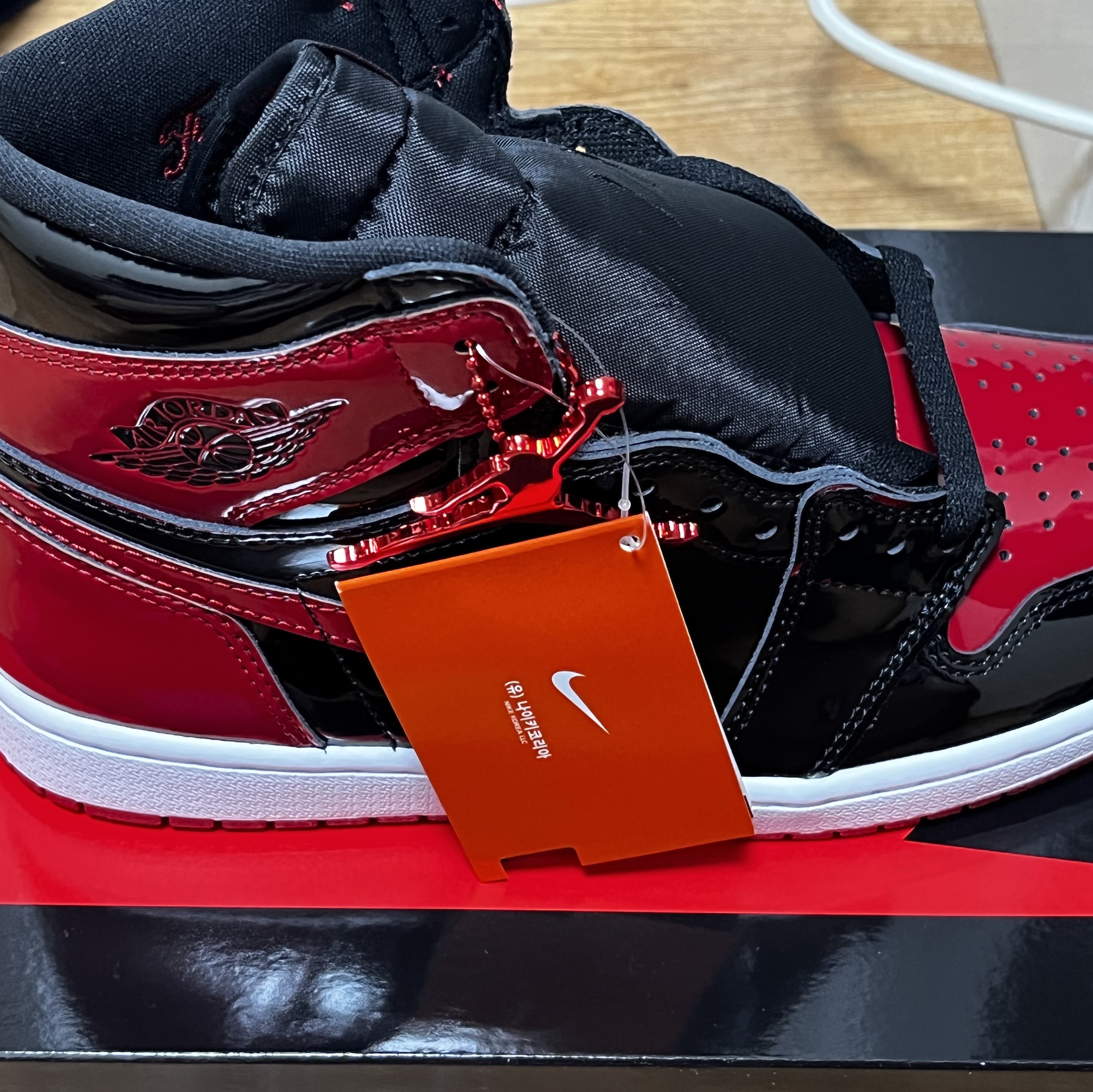 Jordan 1 Retro High OG Patent Bred 착용 스타일 - 1