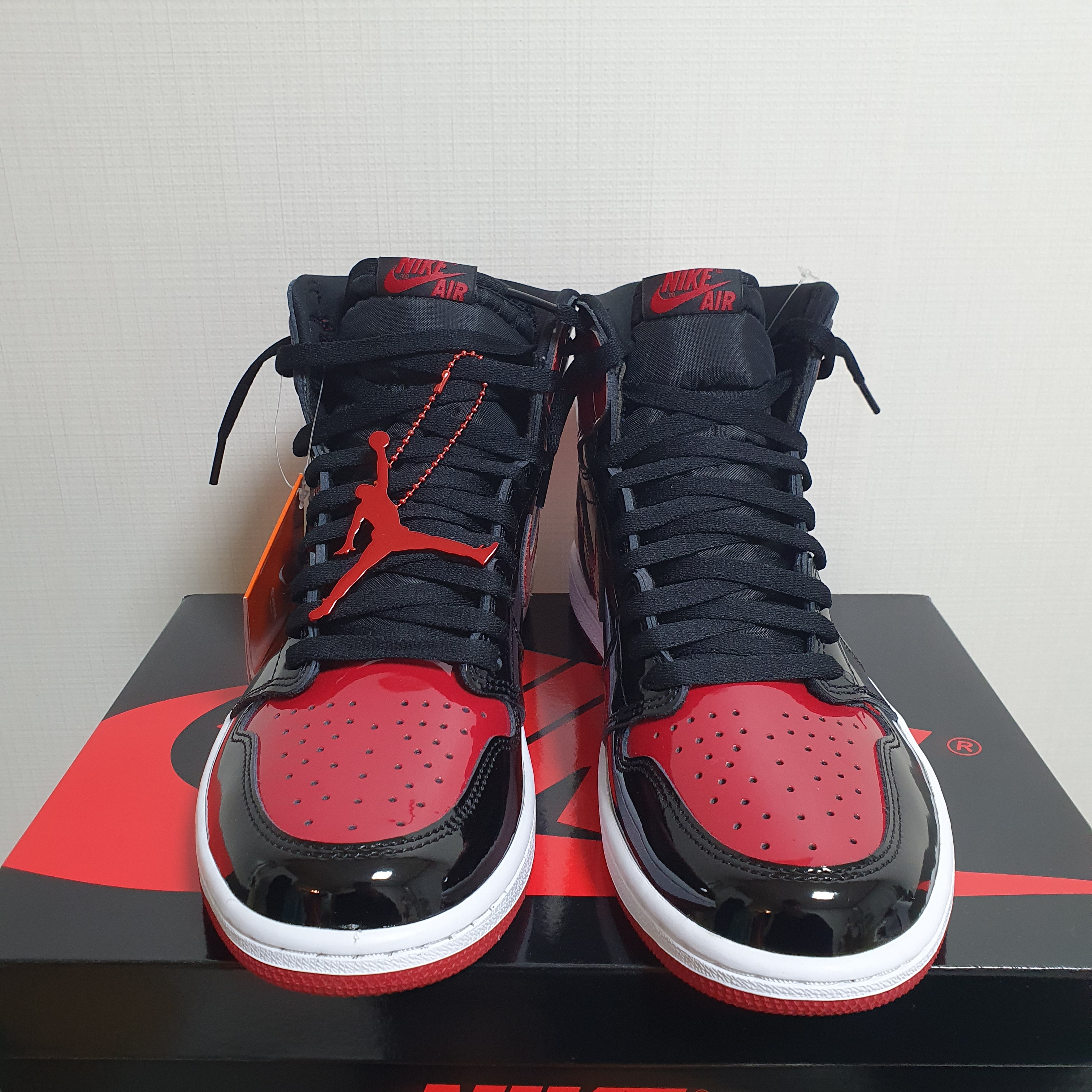 Jordan 1 Retro High OG Patent Bred 착용 스타일 - 2