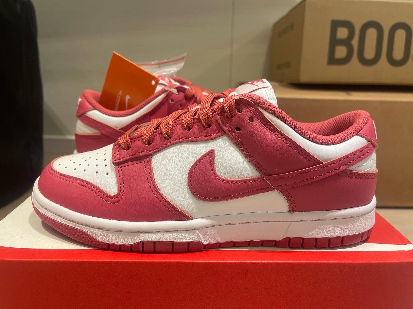 (W) Nike Dunk Low Archeo Pink 착용 스타일 - 1