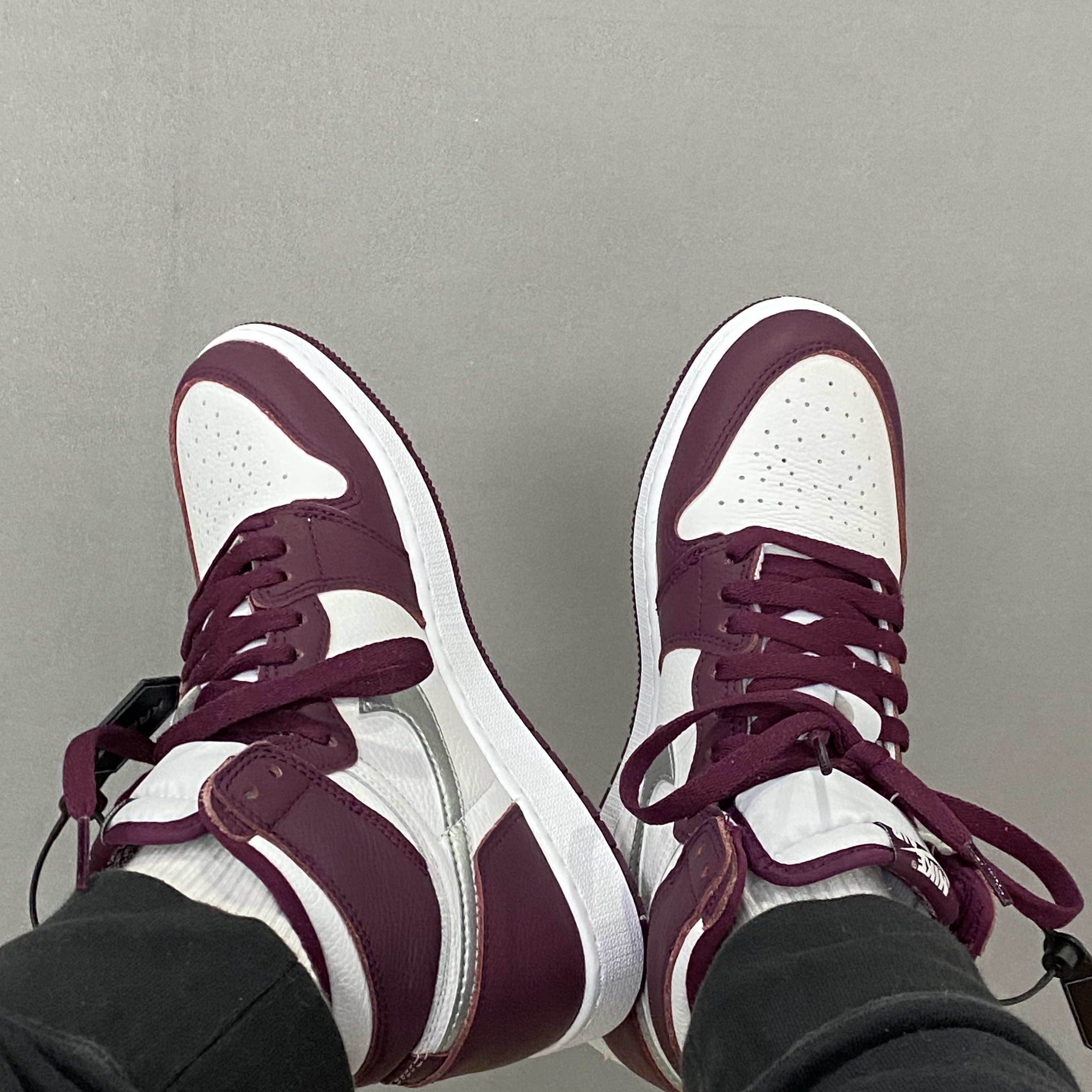 (GS) Jordan 1 Retro High OG Bordeaux, Jordan 1 Retro High OG Bordeaux 착용 스타일 - 2