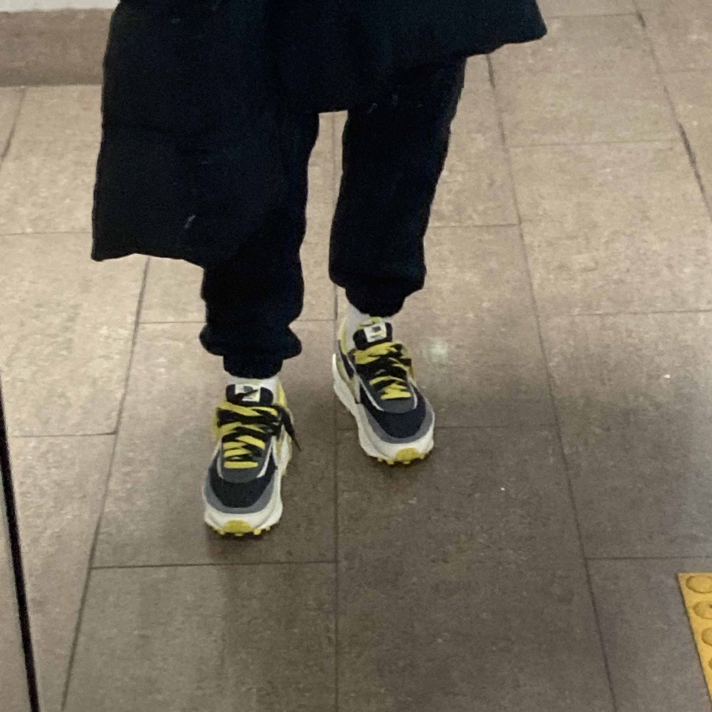 Nike x Sacai x Undercover LDWaffle Black Bright Citron 착용 스타일 - 2