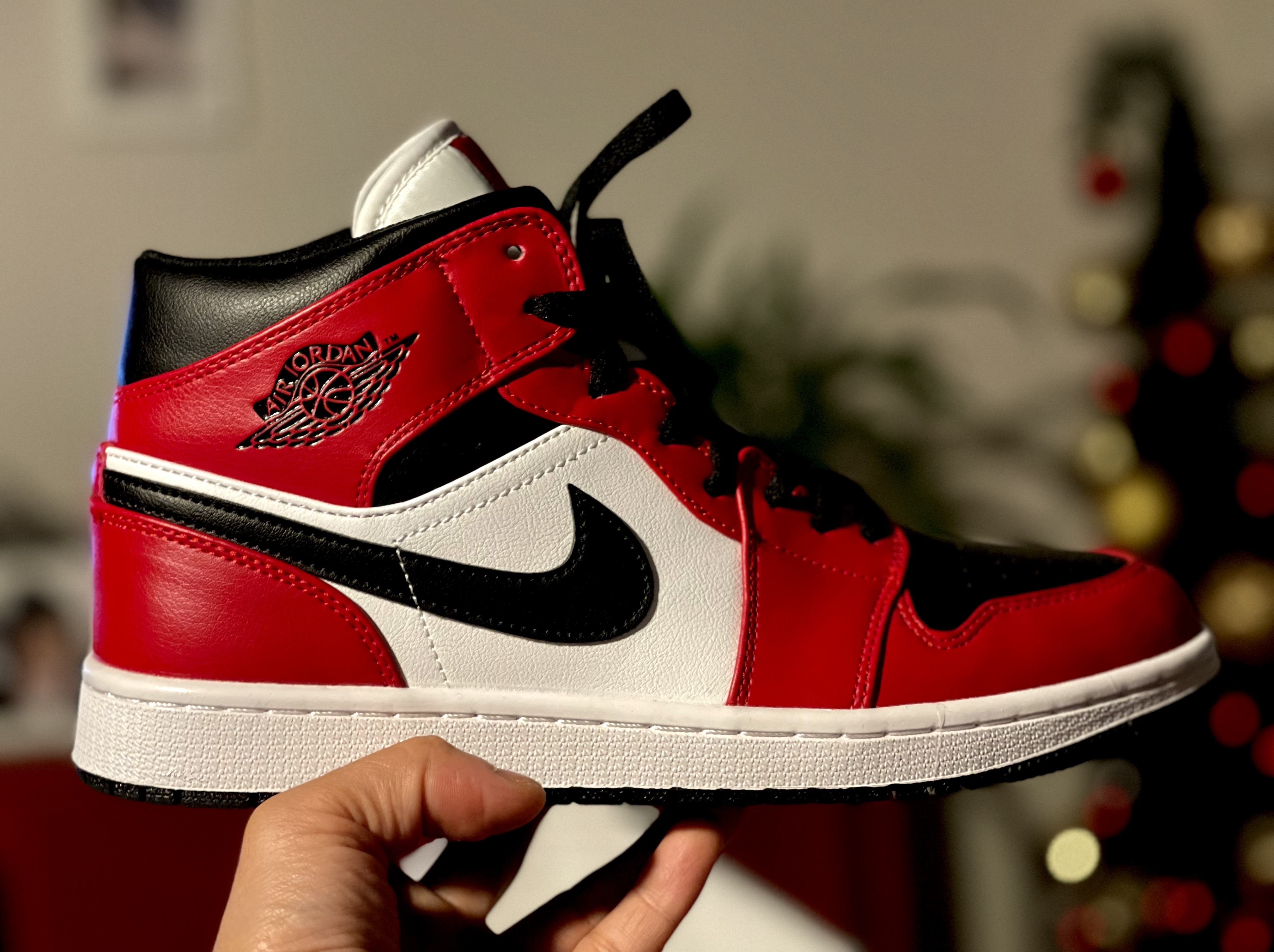 Jordan 1 Mid Chicago Black Toe 착용 스타일