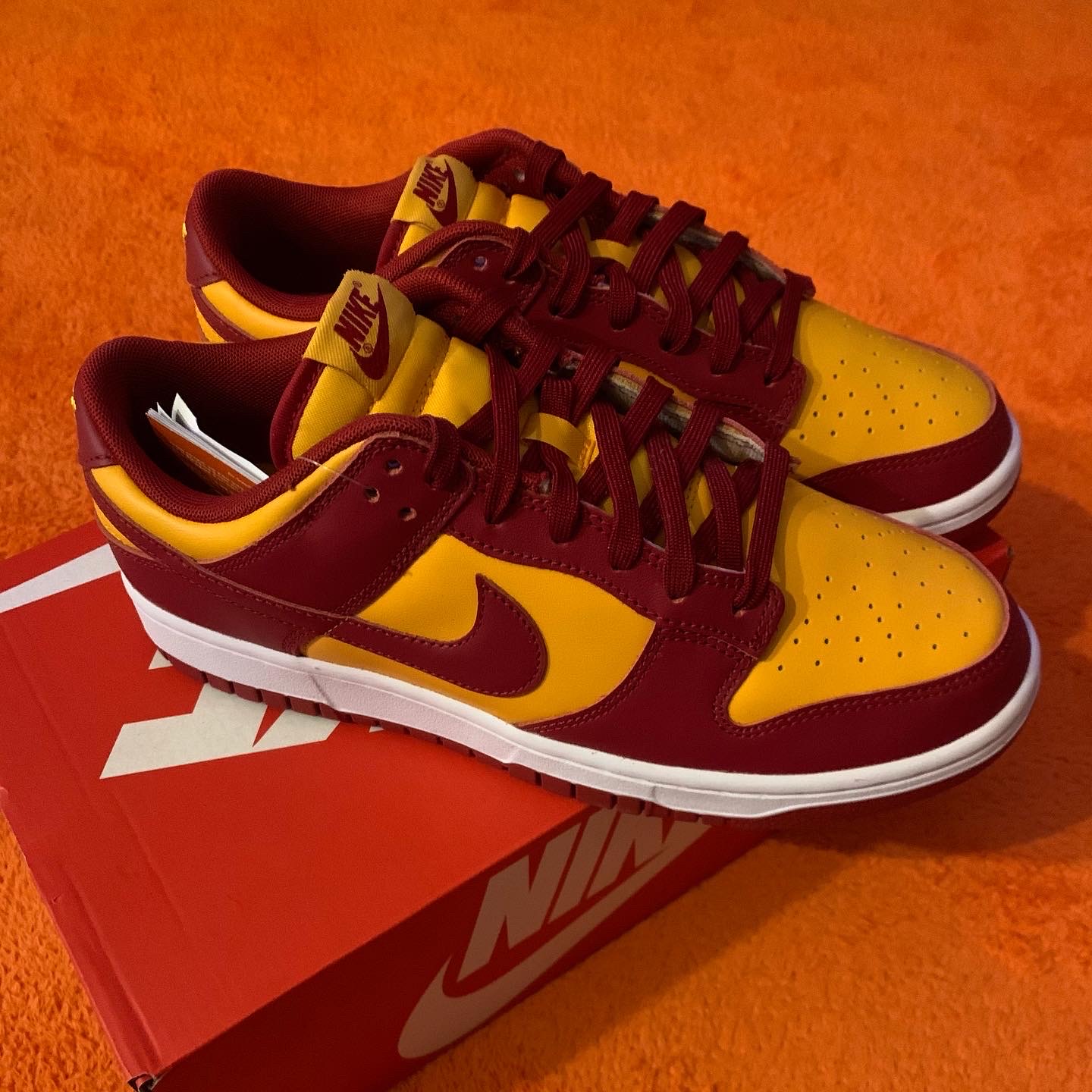 Nike Dunk Low Retro Championship Gold 착용 스타일 - 4