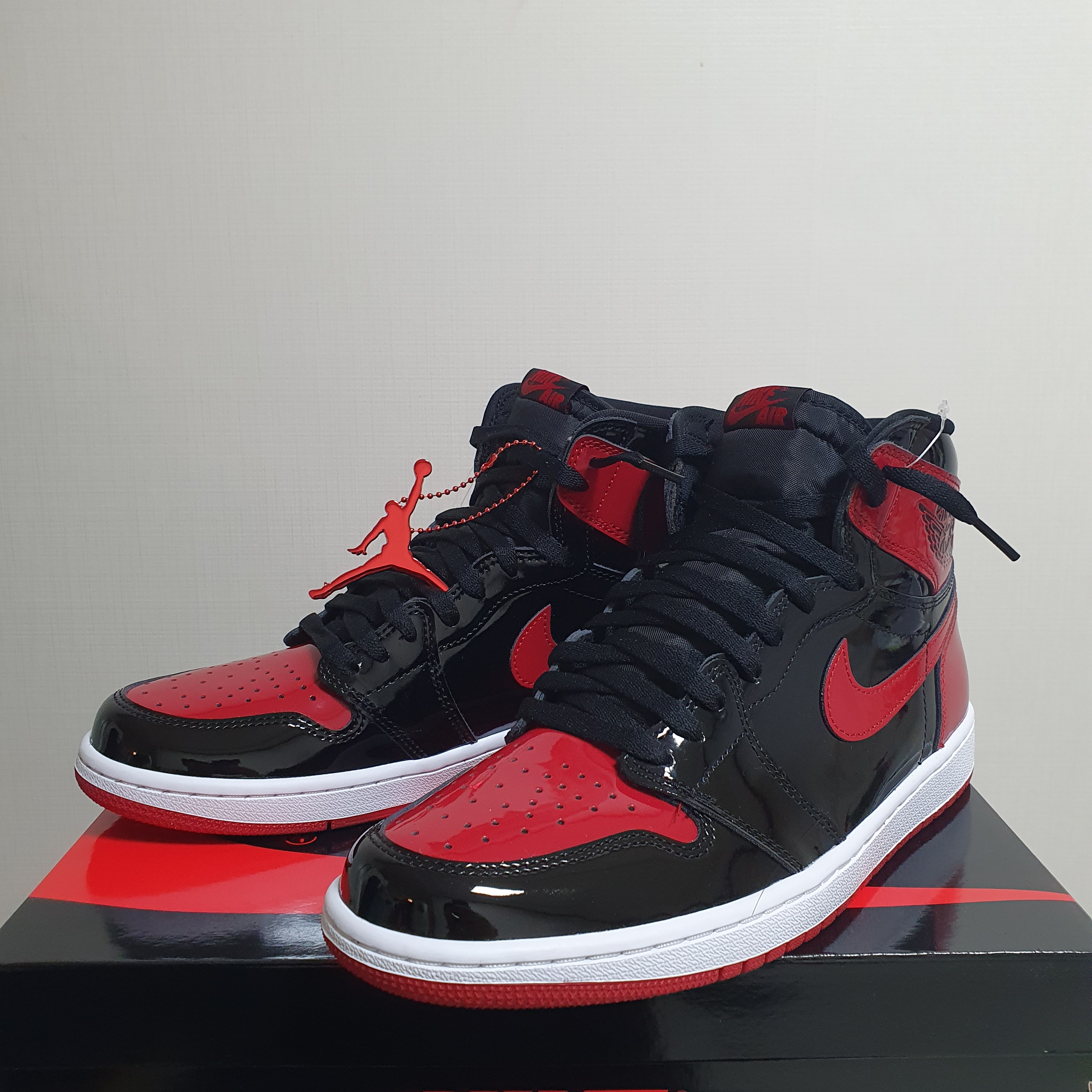 Jordan 1 Retro High OG Patent Bred 착용 스타일 - 1