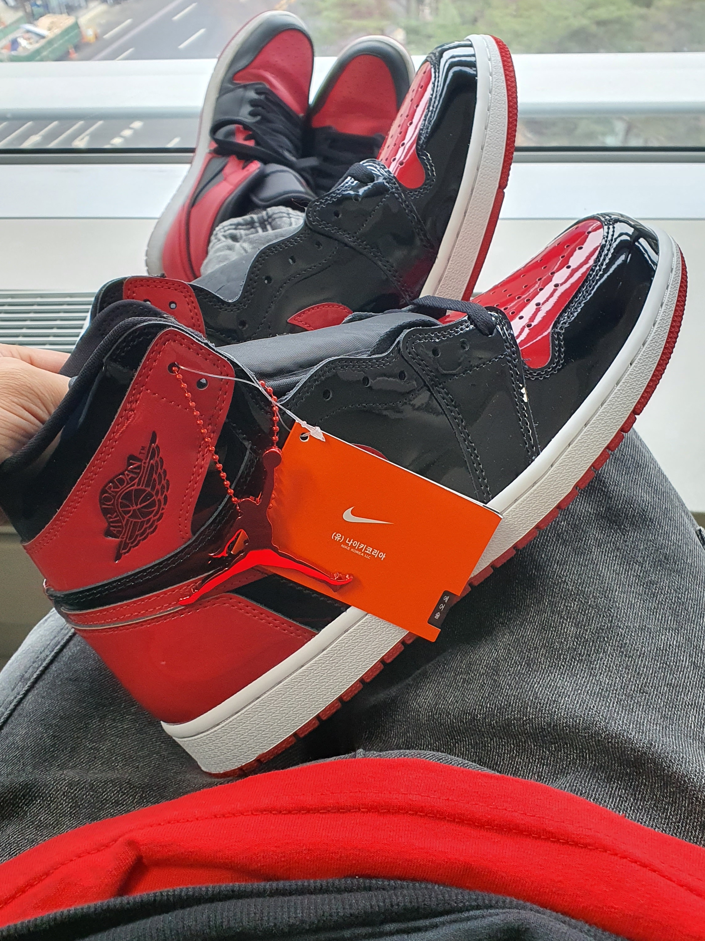 Jordan 1 Retro High OG Patent Bred, Jordan 1 Mid Bred Banned 2020 착용 스타일