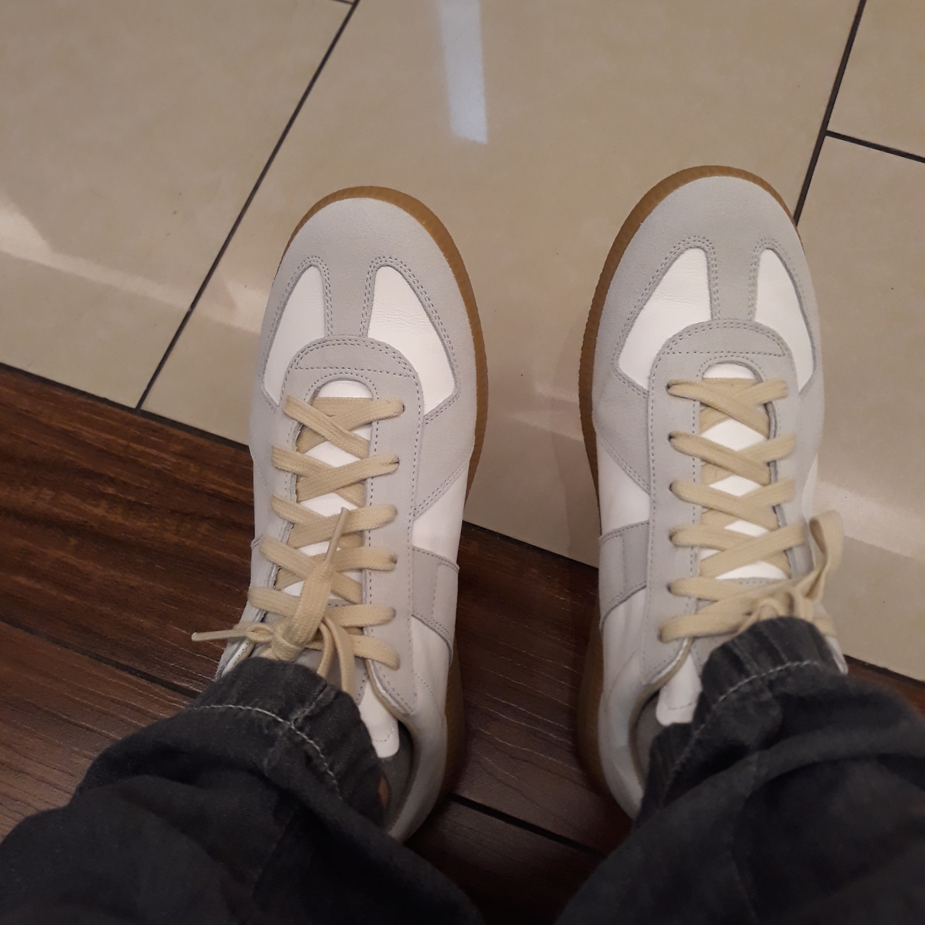 Maison Margiela Calfskin Replica Sneakers 착용 스타일