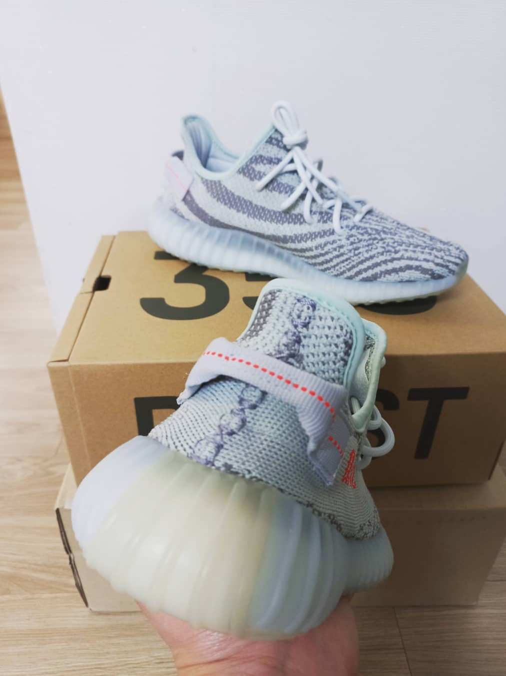 Adidas Yeezy Boost 350 V2 Blue Tint 2017 착용 스타일 - 2