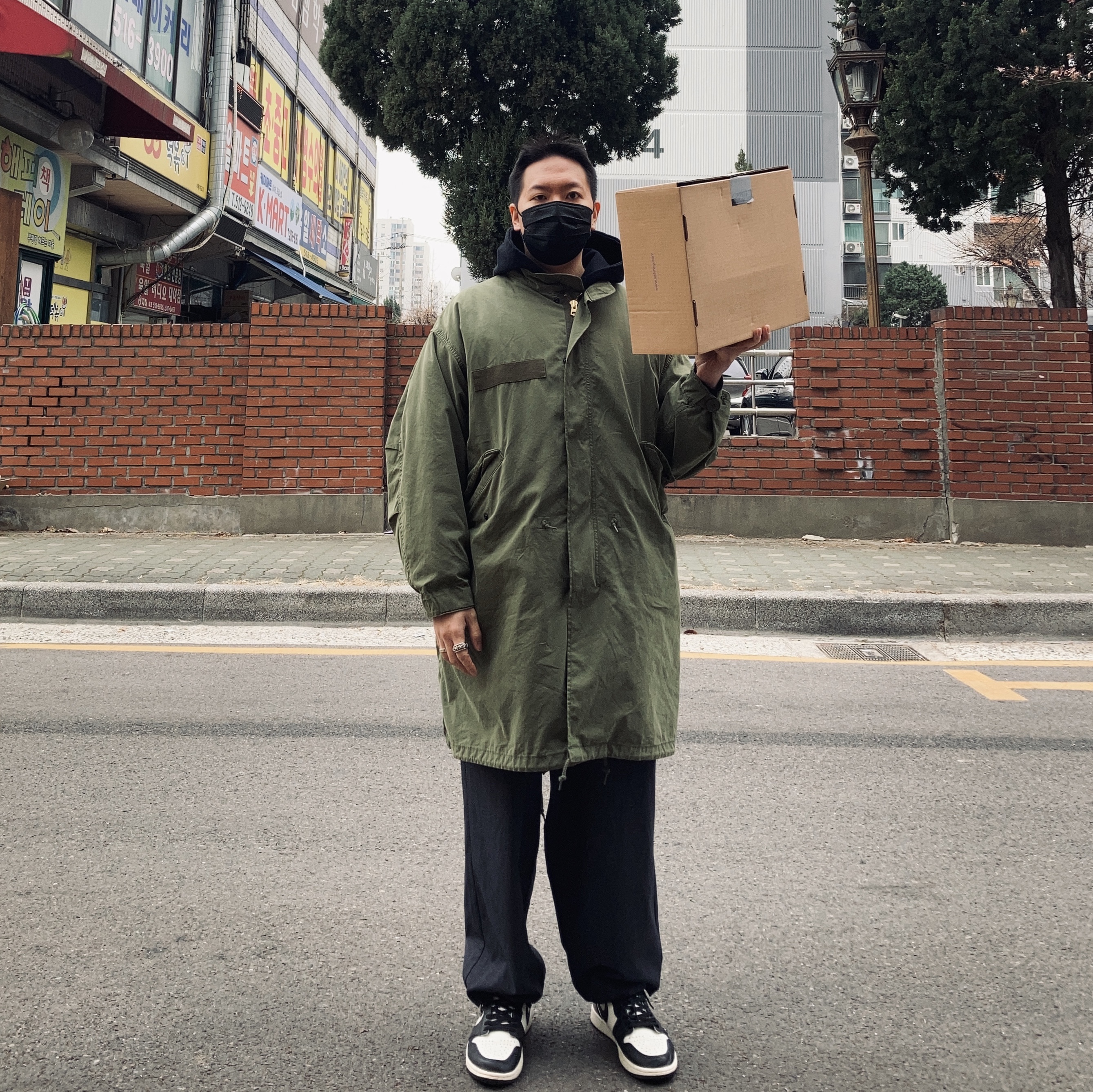 Jordan 1 Retro High OG Black Mocha, (W) Nike Dunk Low Triple White 착용 스타일