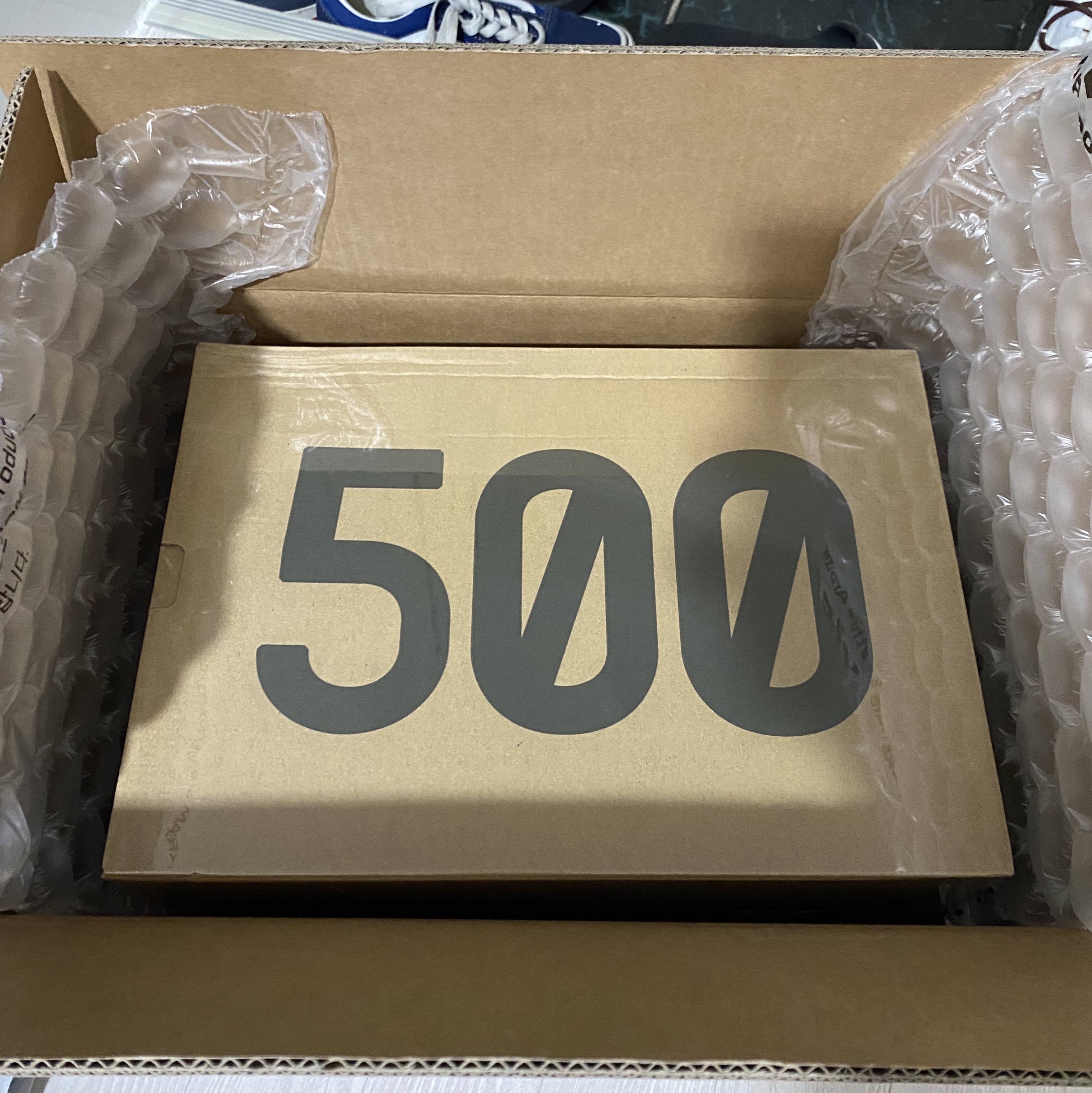Adidas Yeezy 500 Clay Brown 착용 스타일 - 1