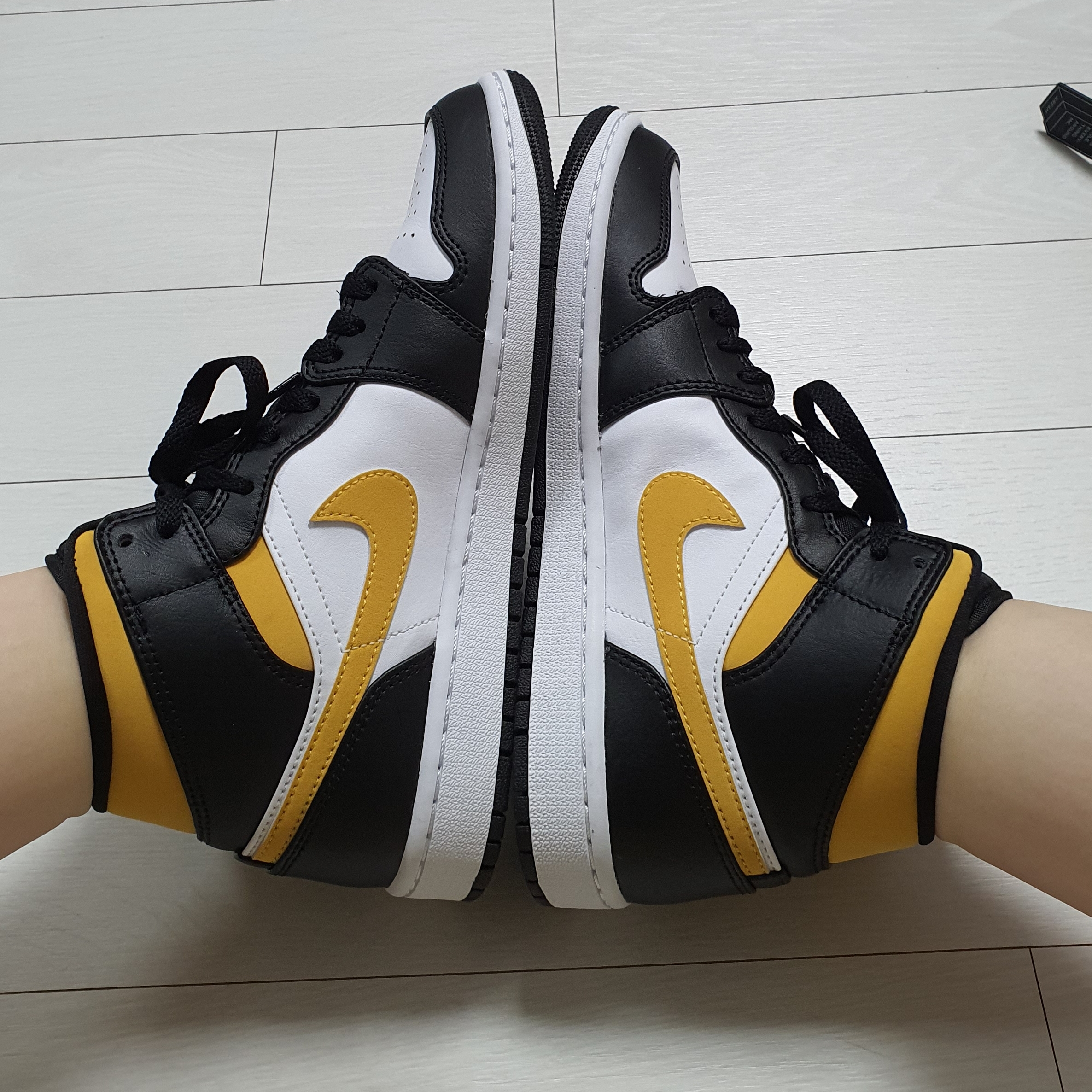 Jordan 1 Mid Pollen 착용 스타일
