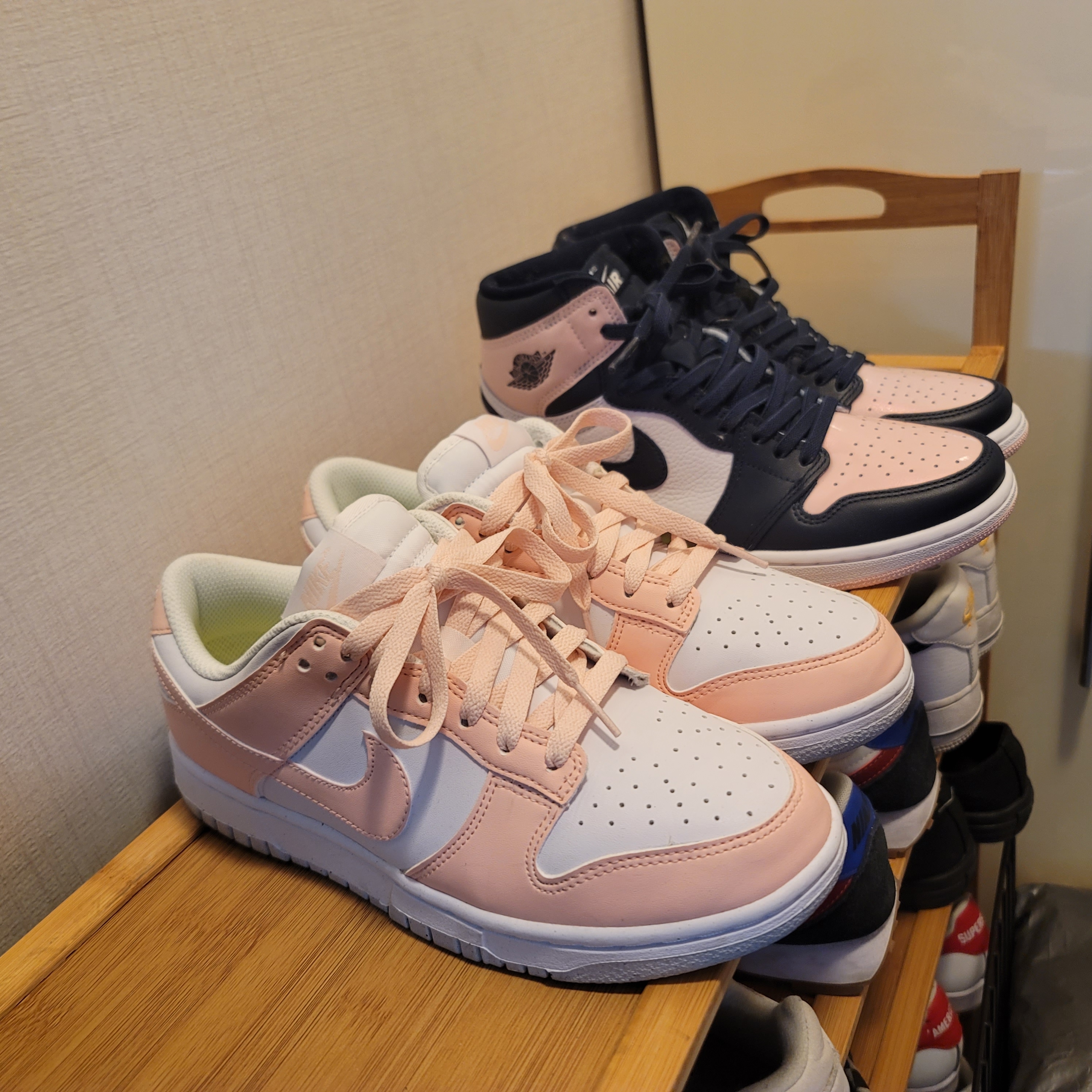 (W) Nike Dunk Low Next Nature Pale Coral, (W) Jordan 1 Retro High OG Atmosphere 착용 스타일 - 2