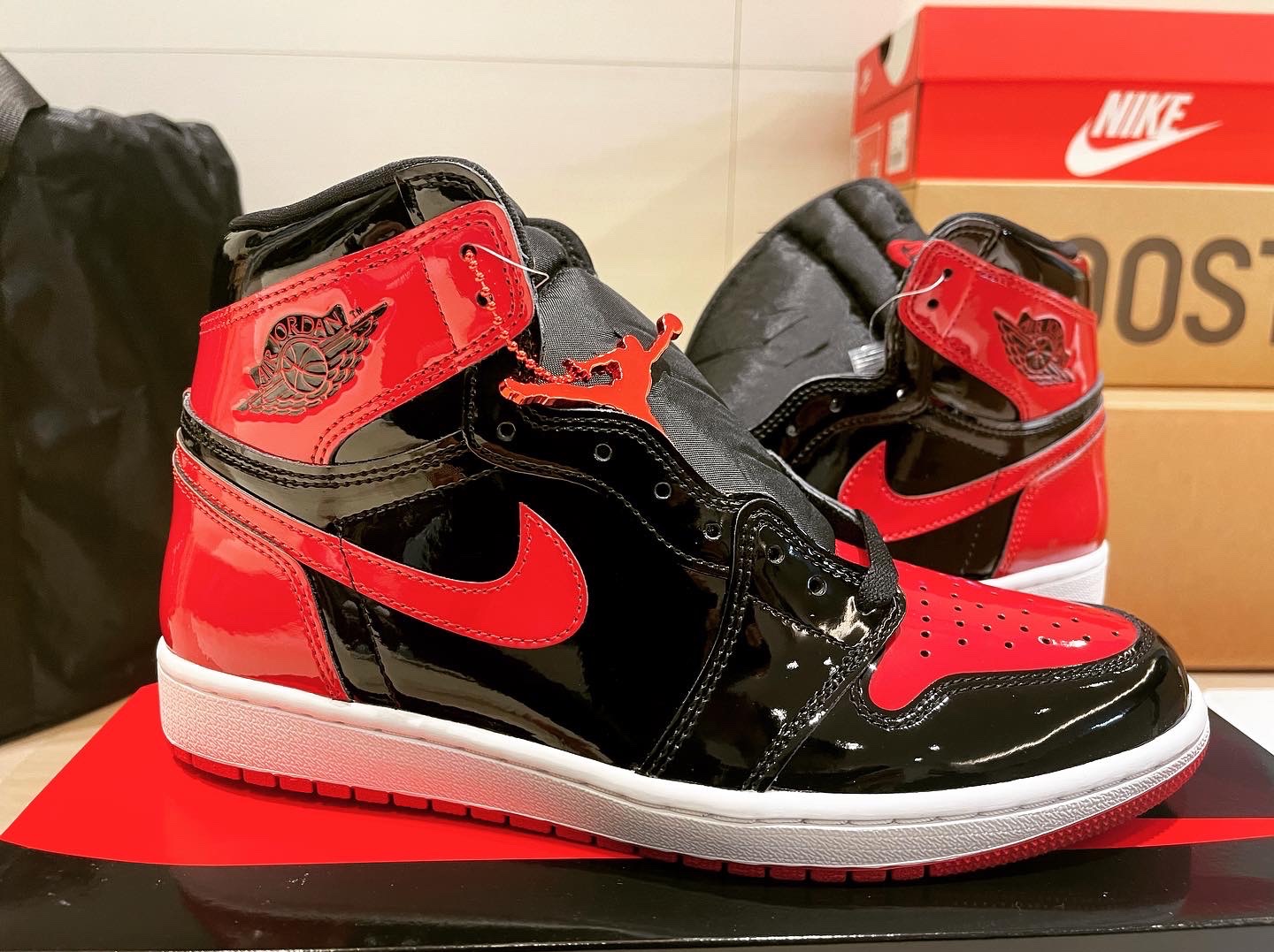 Jordan 1 Retro High OG Patent Bred 착용 스타일 - 1