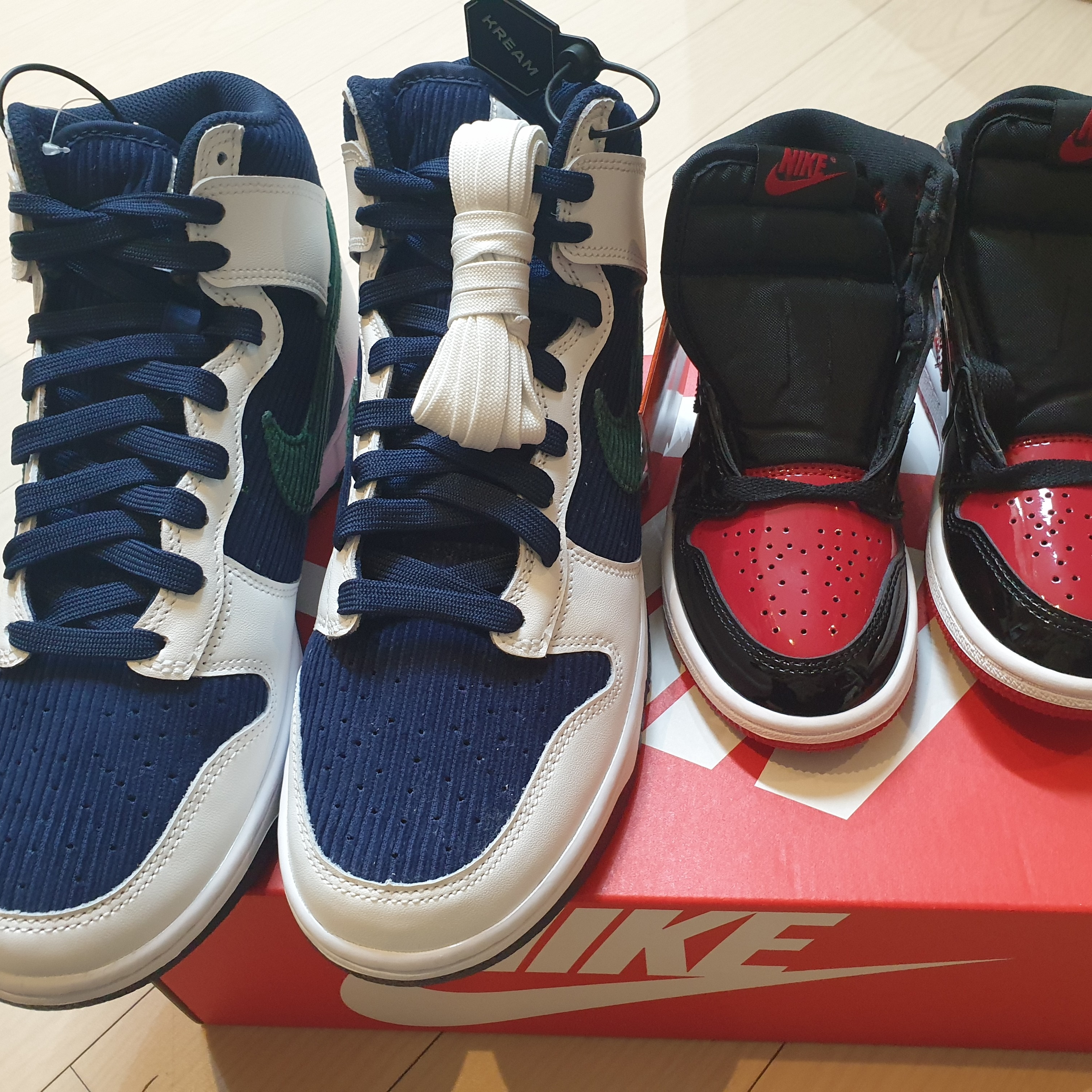 (PS) Jordan 1 Retro High OG Patent Bred, Nike Dunk High PRM EMB College Navy 착용 스타일 - 1