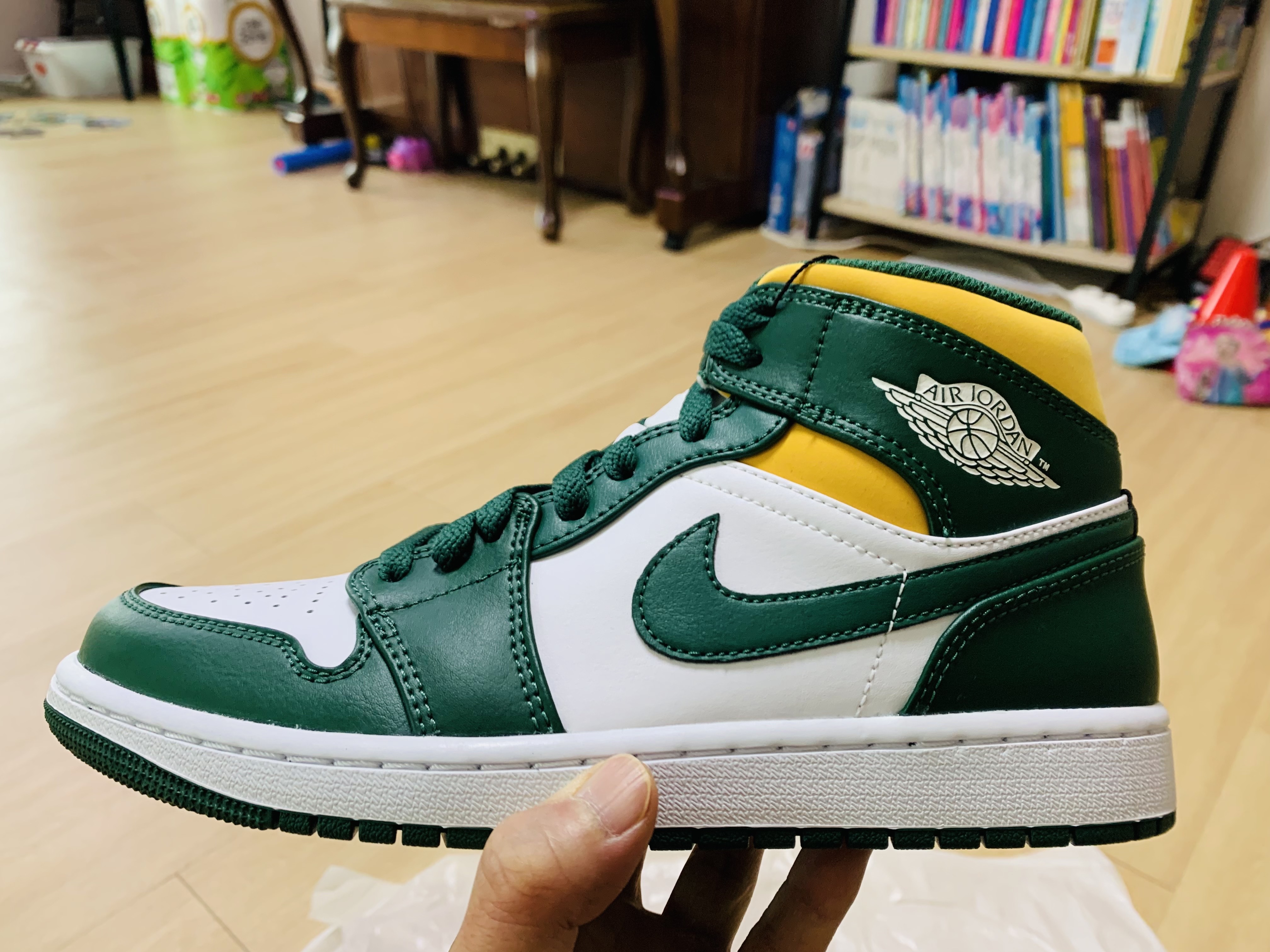 Jordan 1 Mid Sonics 2021 착용 스타일 - 1