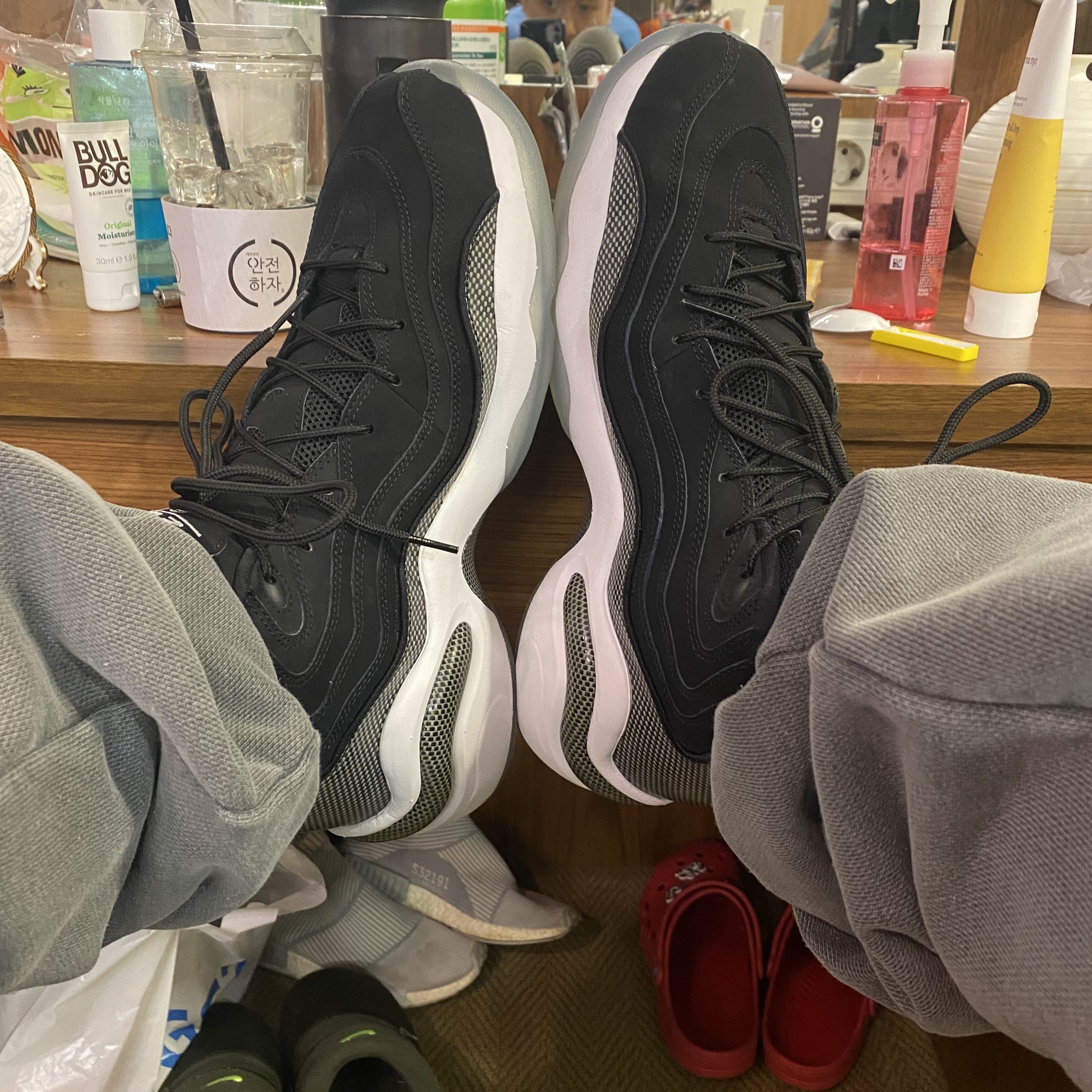 Air Zoom Flight 96 Black White 착용 스타일